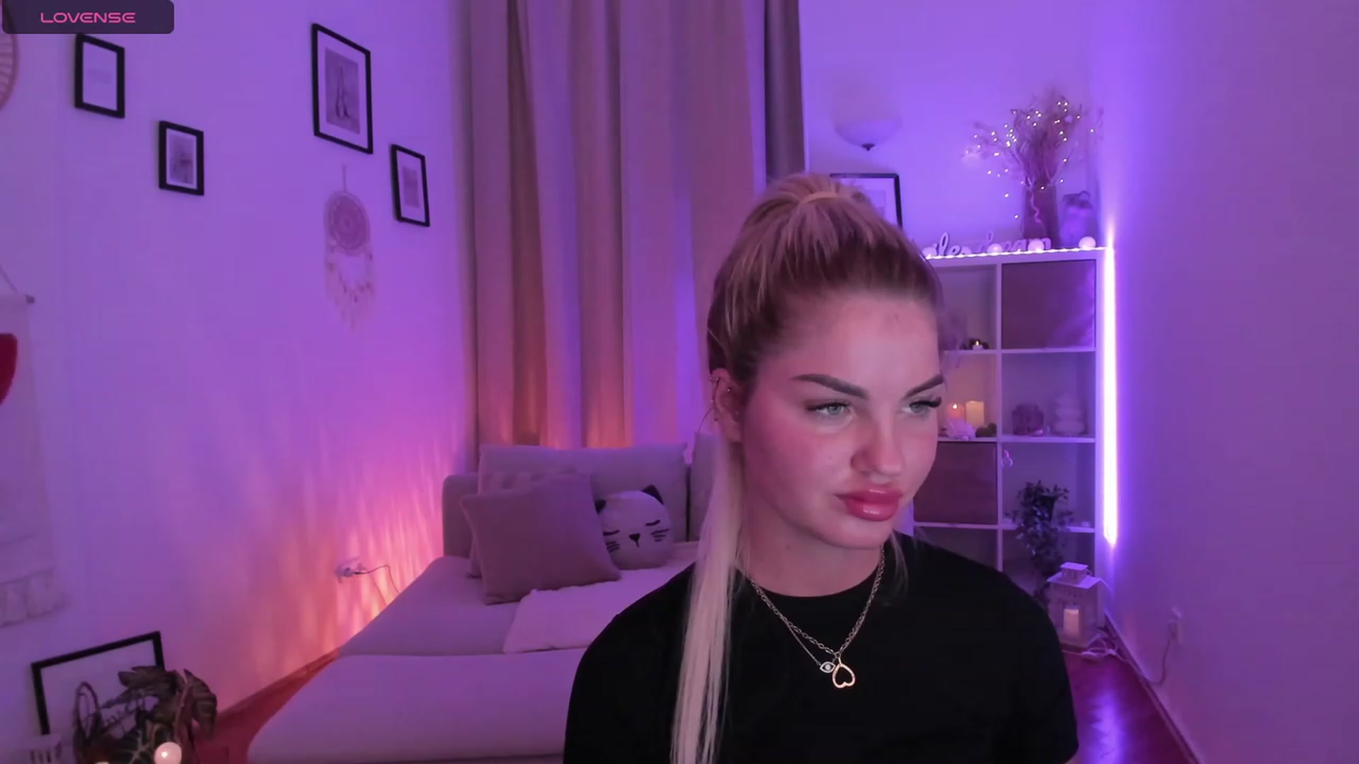 Gallery image thumbnail from NiaBlondie's myfreecams stream on, 11/27/2023, 19:25 image 8 of 20