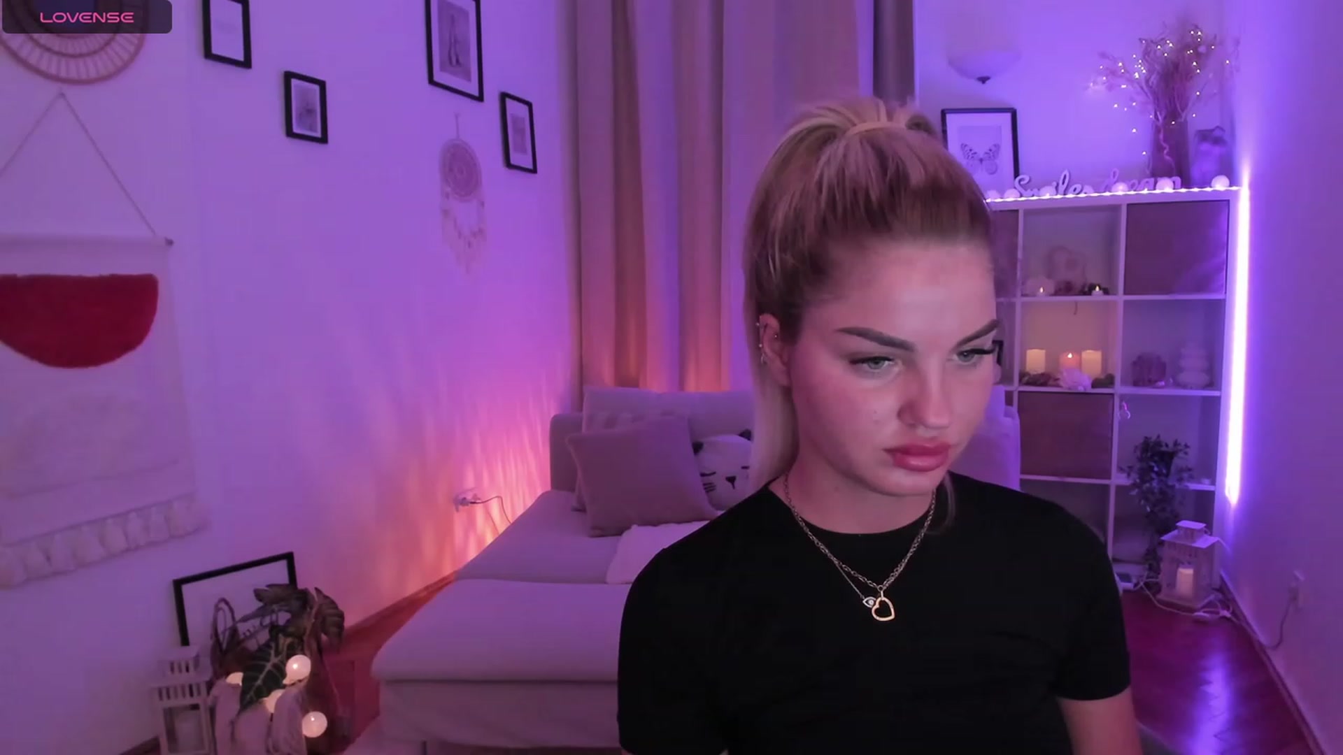 Gallery image thumbnail from NiaBlondie's myfreecams stream on, 11/27/2023, 19:25 image 14 of 20