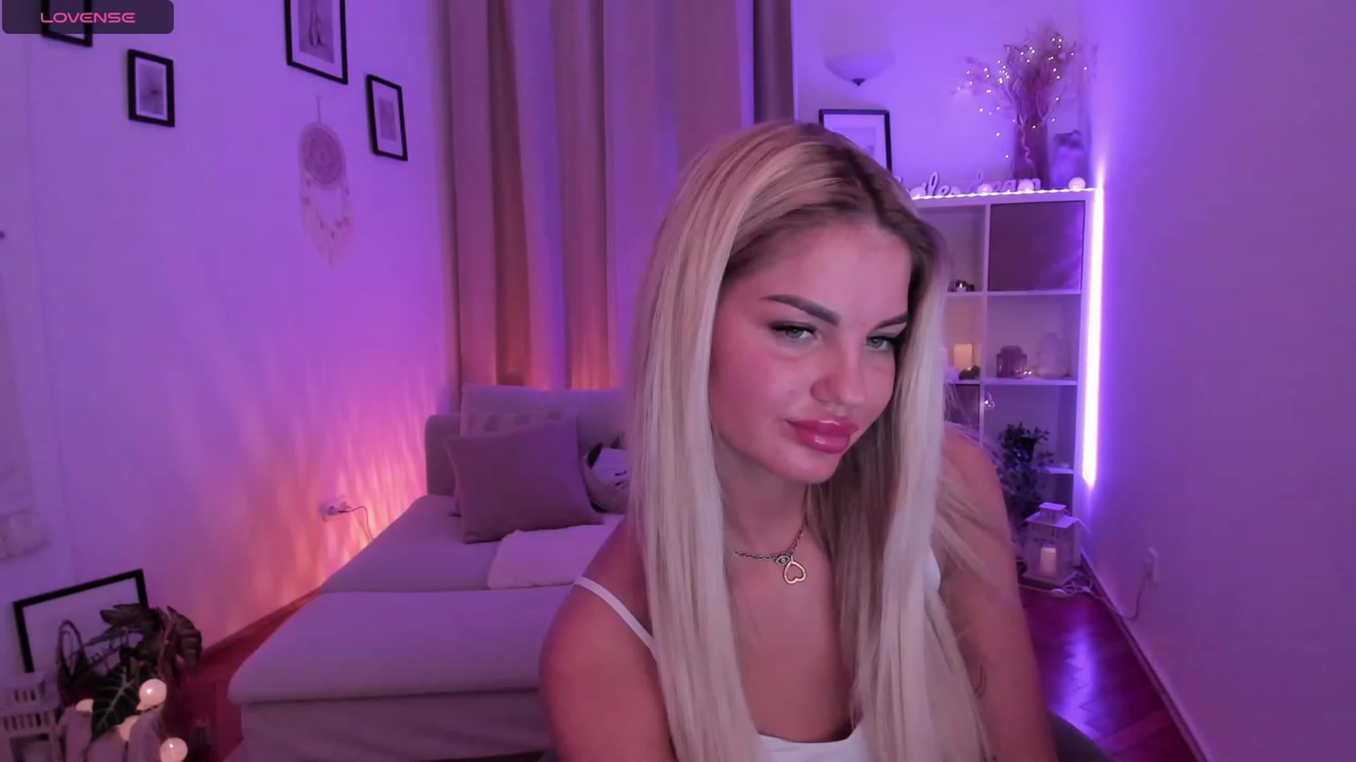 Gallery image thumbnail from NiaBlondie's myfreecams stream on, 11/30/2023, 16:59 image 17 of 20