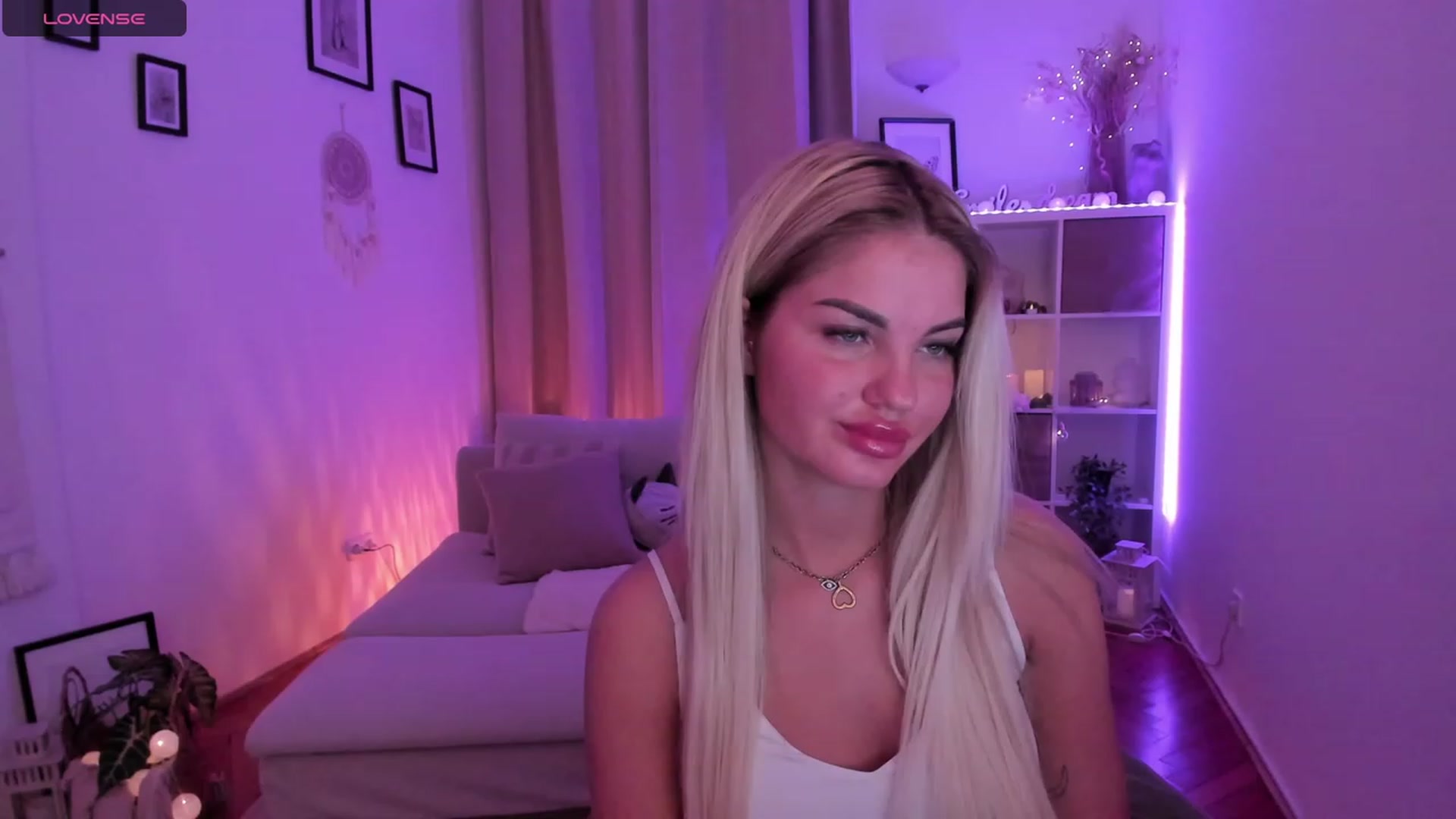 Gallery image thumbnail from NiaBlondie's myfreecams stream on, 11/30/2023, 16:59 image 19 of 20