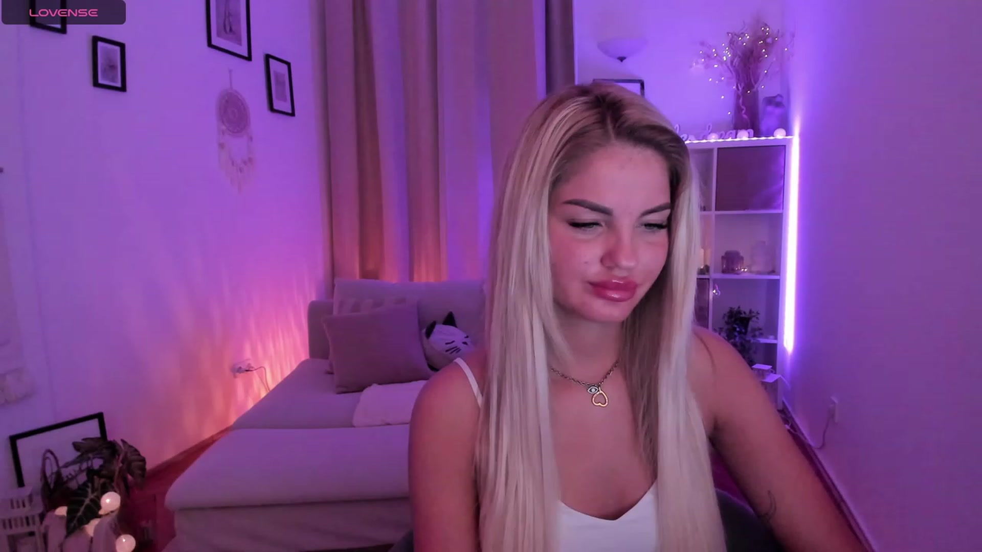 Gallery image thumbnail from NiaBlondie's myfreecams stream on, 11/30/2023, 16:59 image 15 of 20