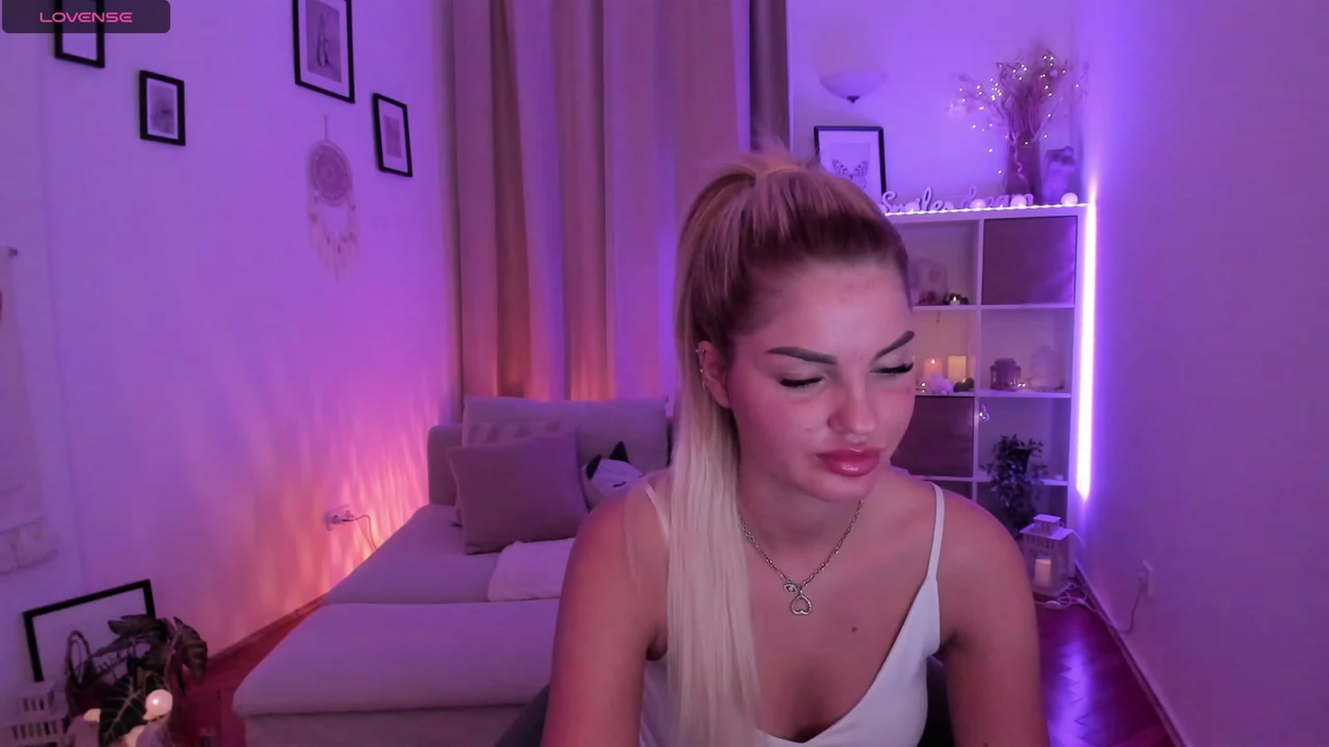 Gallery image thumbnail from NiaBlondie's myfreecams stream on, 11/30/2023, 16:59 image 9 of 20