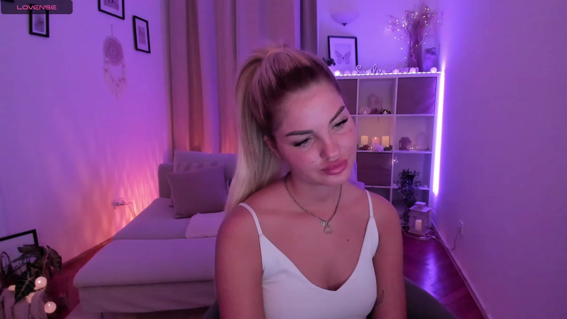 Gallery image thumbnail from NiaBlondie's myfreecams stream on, 11/30/2023, 16:59 image 2 of 20