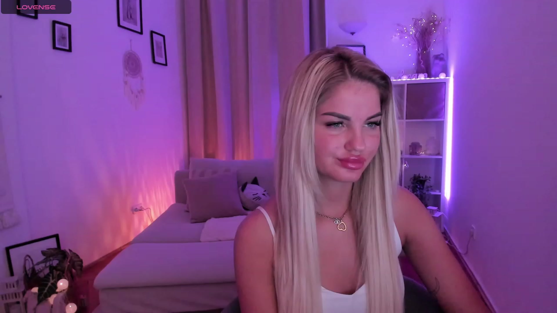 Gallery image thumbnail from NiaBlondie's myfreecams stream on, 11/30/2023, 16:59 image 16 of 20