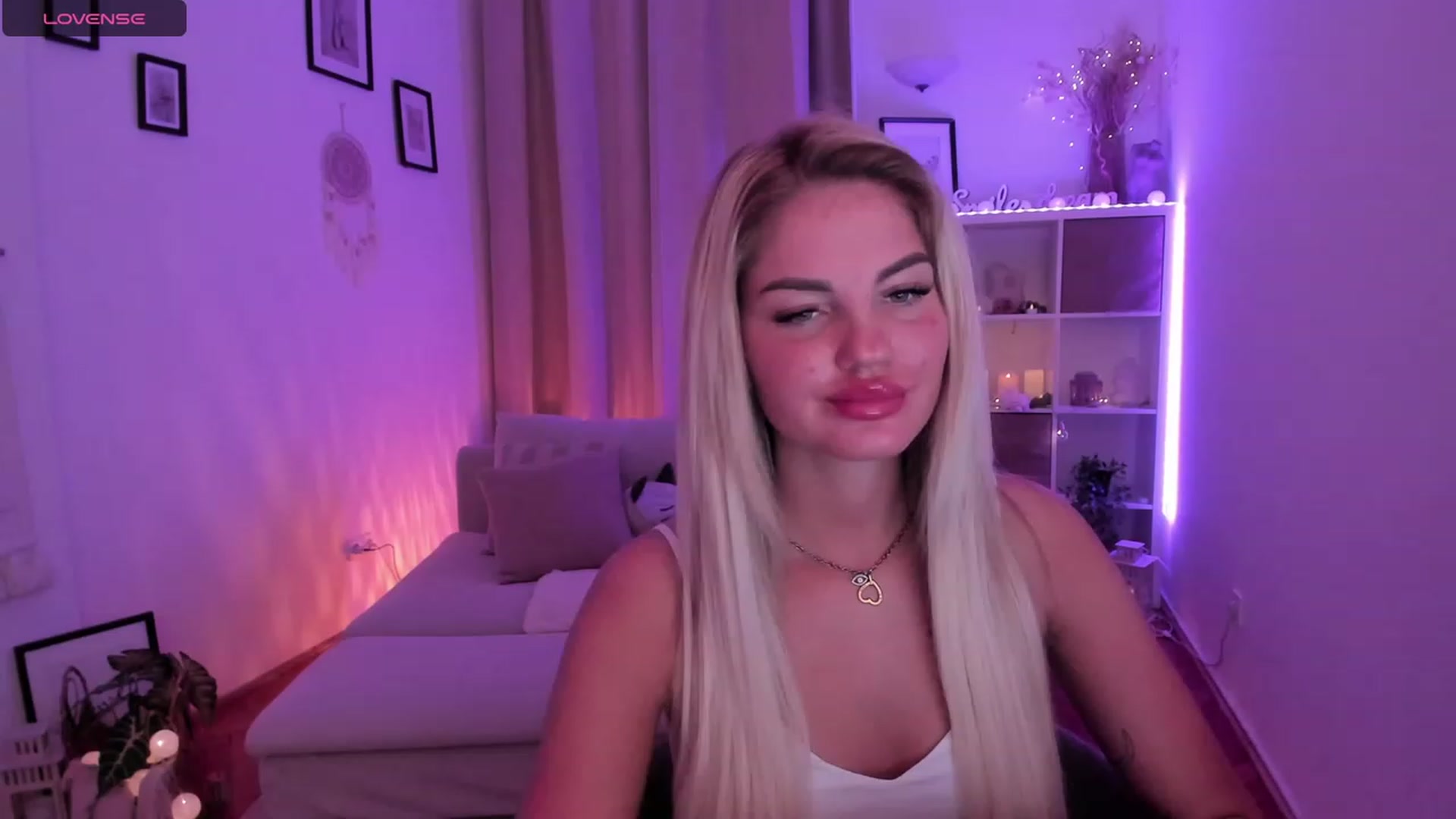 Gallery image thumbnail from NiaBlondie's myfreecams stream on, 11/30/2023, 16:59 image 14 of 20