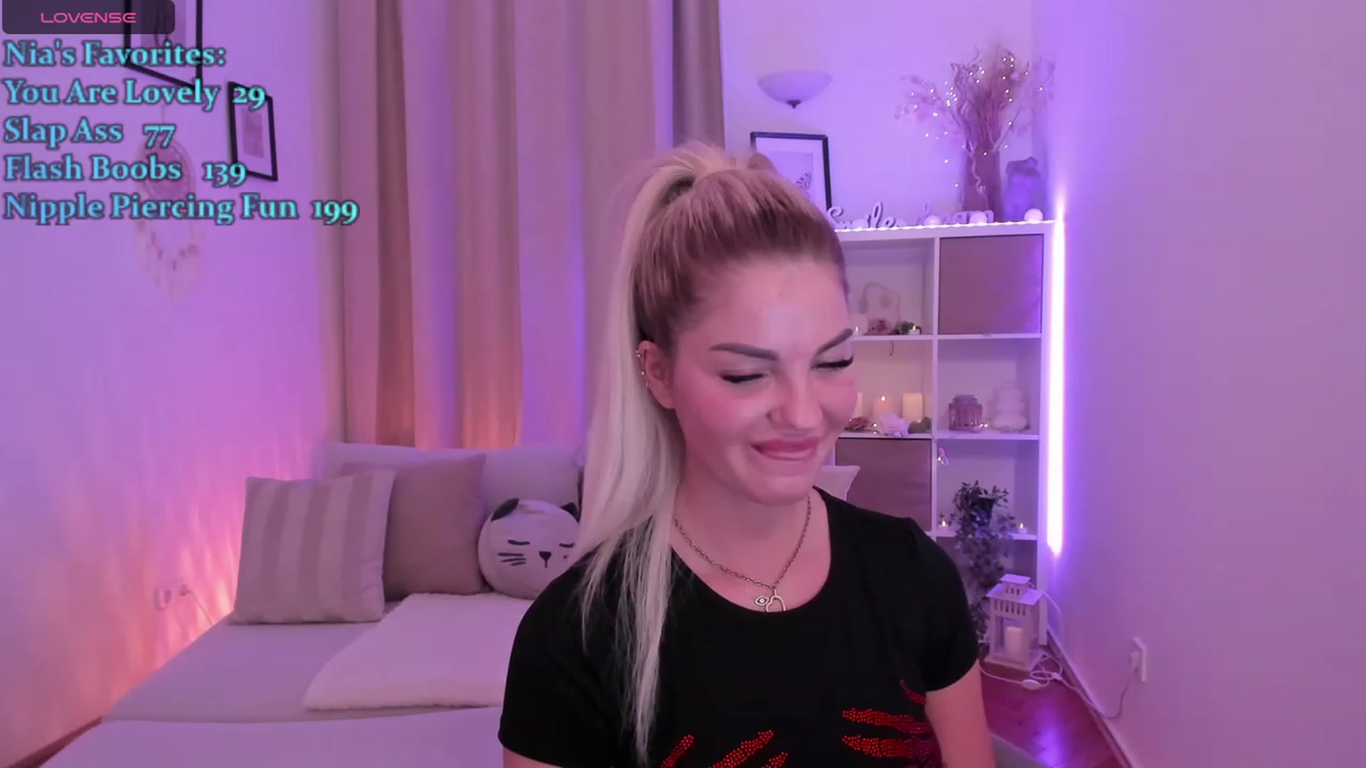 Gallery image thumbnail from NiaBlondie's myfreecams stream on, 12/02/2023, 17:29 image 3 of 20