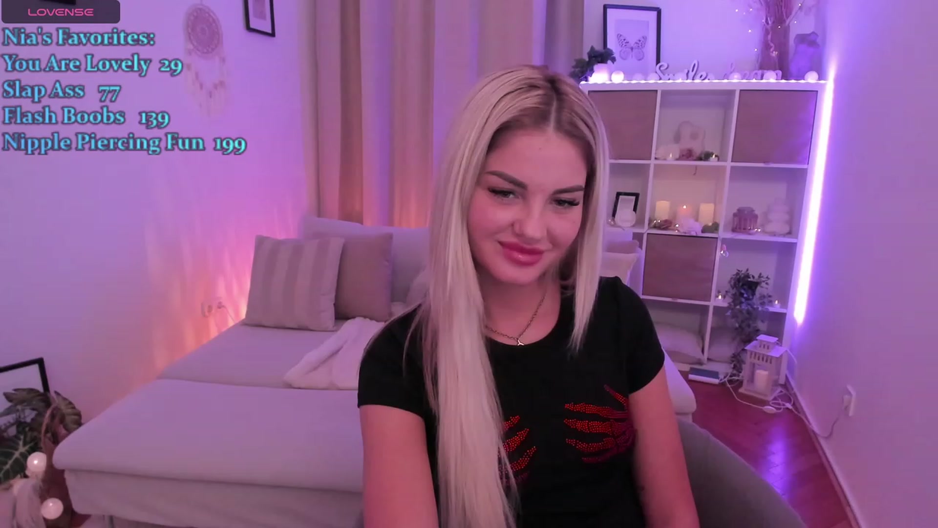 Gallery image thumbnail from NiaBlondie's myfreecams stream on, 12/02/2023, 18:30 image 6 of 20