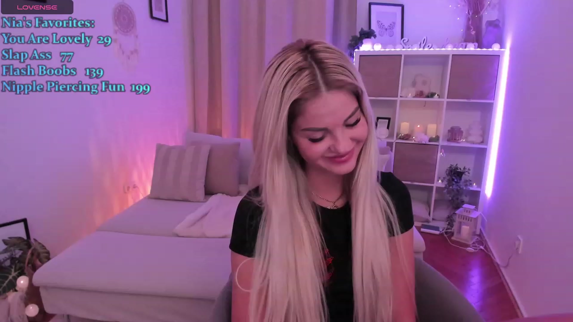 Gallery image thumbnail from NiaBlondie's myfreecams stream on, 12/02/2023, 18:30 image 8 of 20