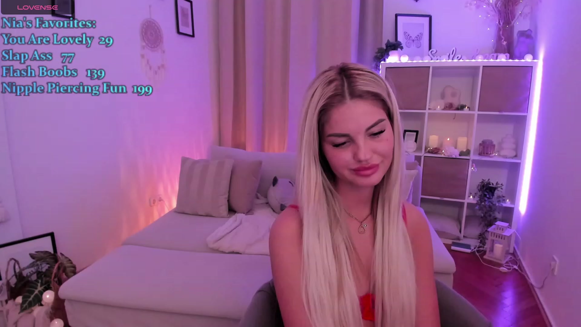 Gallery image thumbnail from NiaBlondie's myfreecams stream on, 12/02/2023, 20:33 image 12 of 20