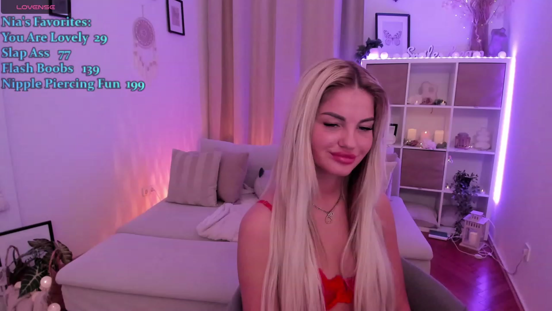 Gallery image thumbnail from NiaBlondie's myfreecams stream on, 12/02/2023, 20:33 image 10 of 20