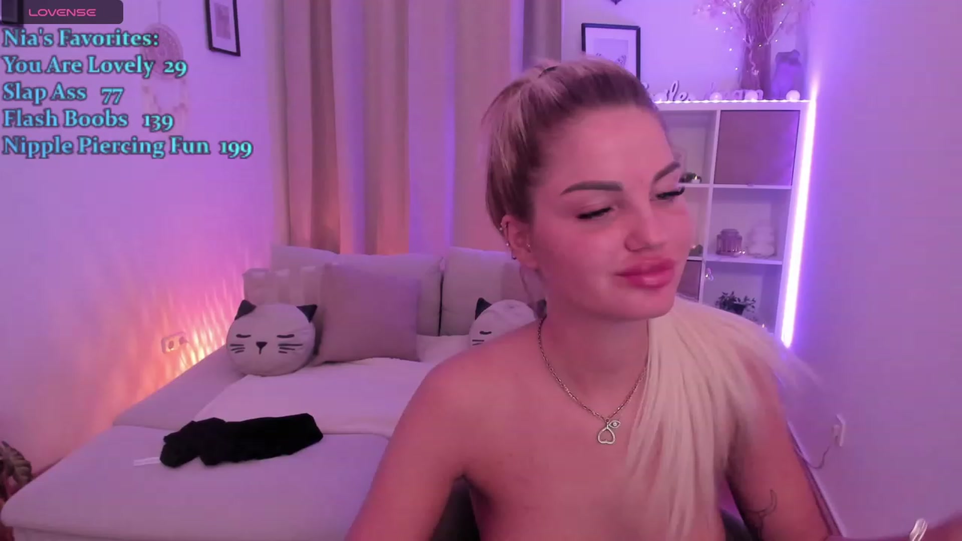 Gallery image thumbnail from NiaBlondie's myfreecams stream on, 12/05/2023, 18:27 image 5 of 20