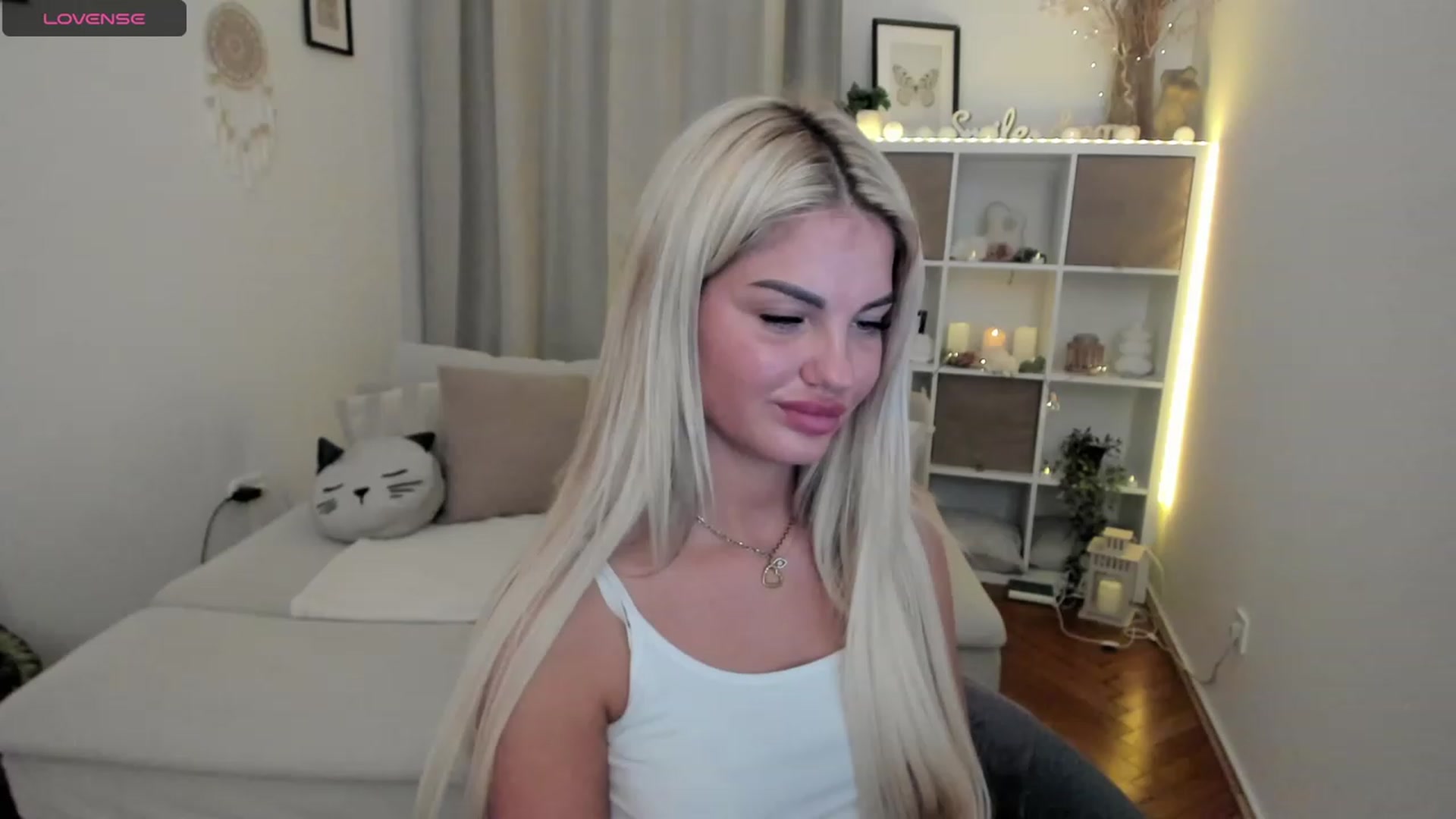 Gallery image thumbnail from NiaBlondie's myfreecams stream on, 12/07/2023, 20:31 image 11 of 20