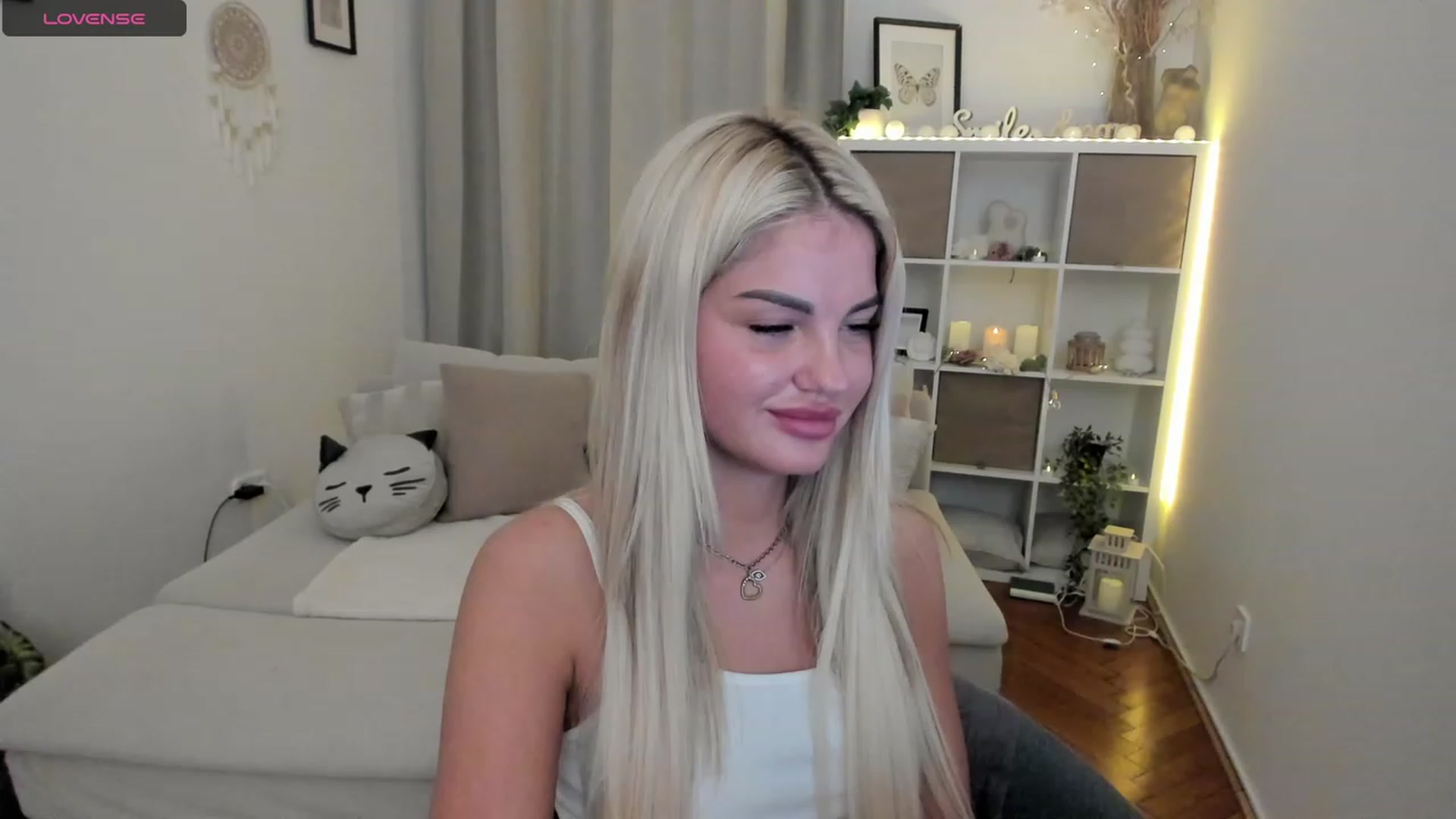 Gallery image thumbnail from NiaBlondie's myfreecams stream on, 12/07/2023, 20:31 image 12 of 20