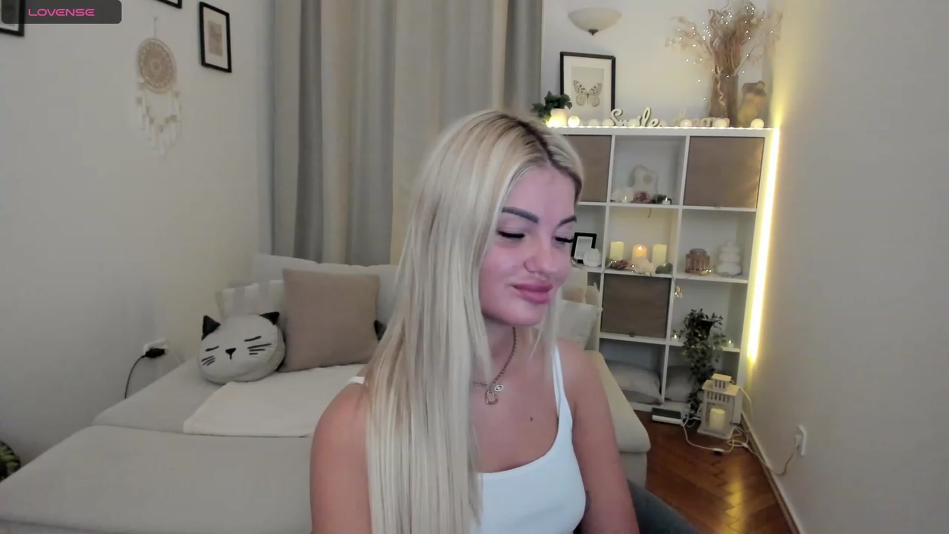 Gallery image thumbnail from NiaBlondie's myfreecams stream on, 12/07/2023, 20:31 image 2 of 20