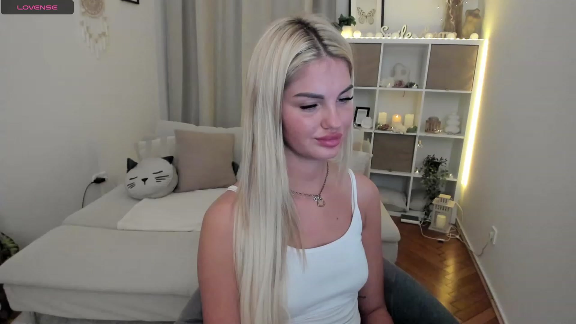 Gallery image thumbnail from NiaBlondie's myfreecams stream on, 12/07/2023, 20:31 image 18 of 20