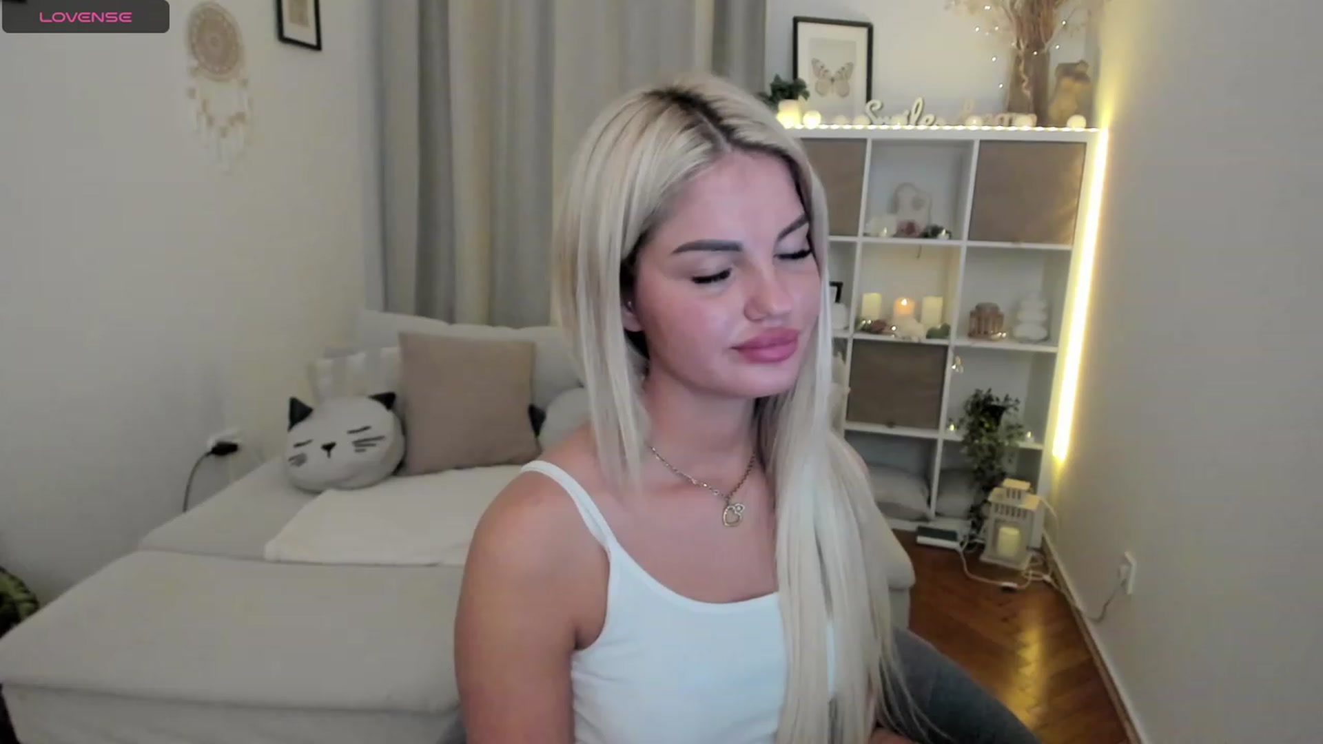 Gallery image thumbnail from NiaBlondie's myfreecams stream on, 12/07/2023, 20:31 image 10 of 20