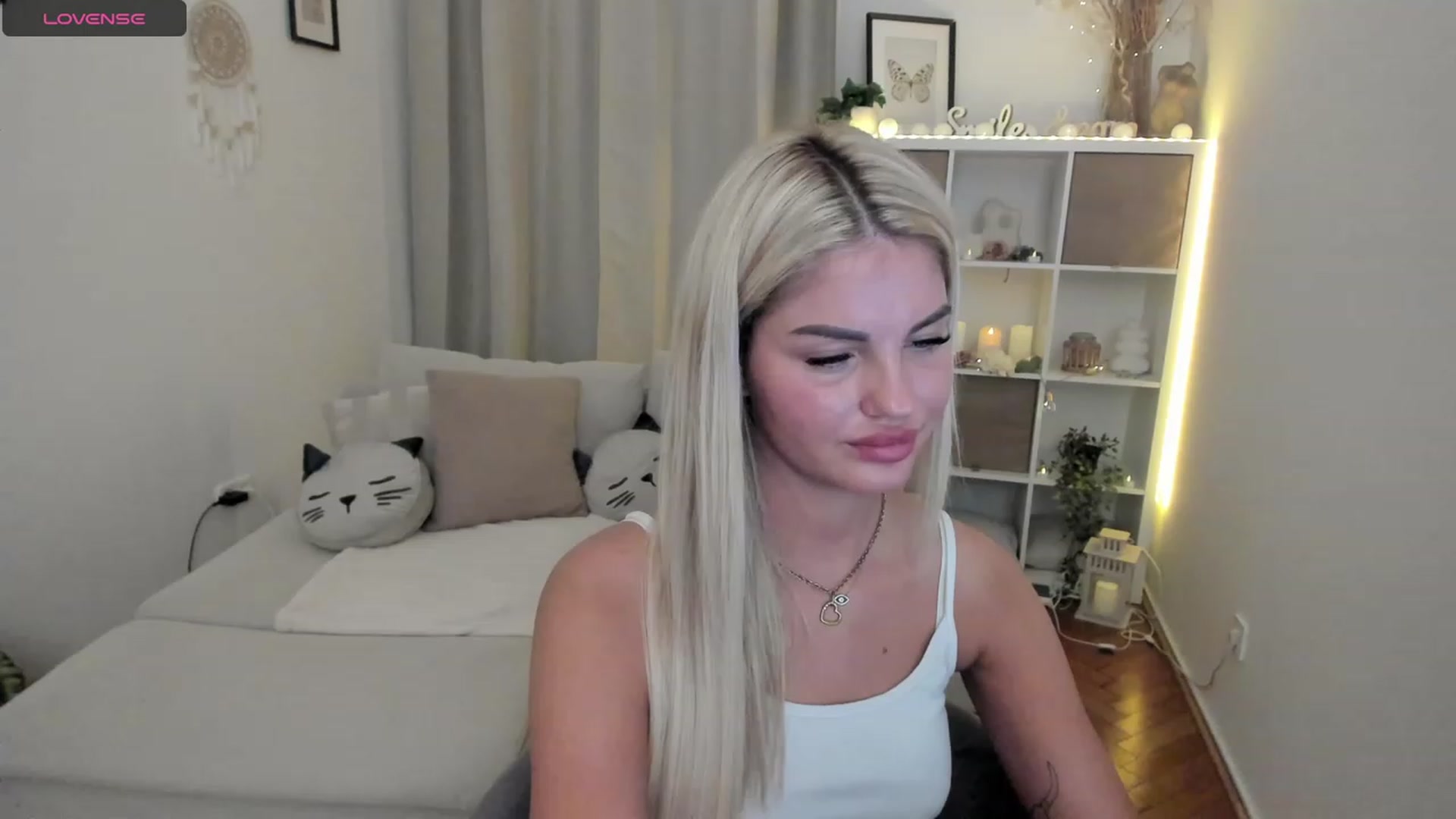 Gallery image thumbnail from NiaBlondie's myfreecams stream on, 12/07/2023, 20:31 image 15 of 20