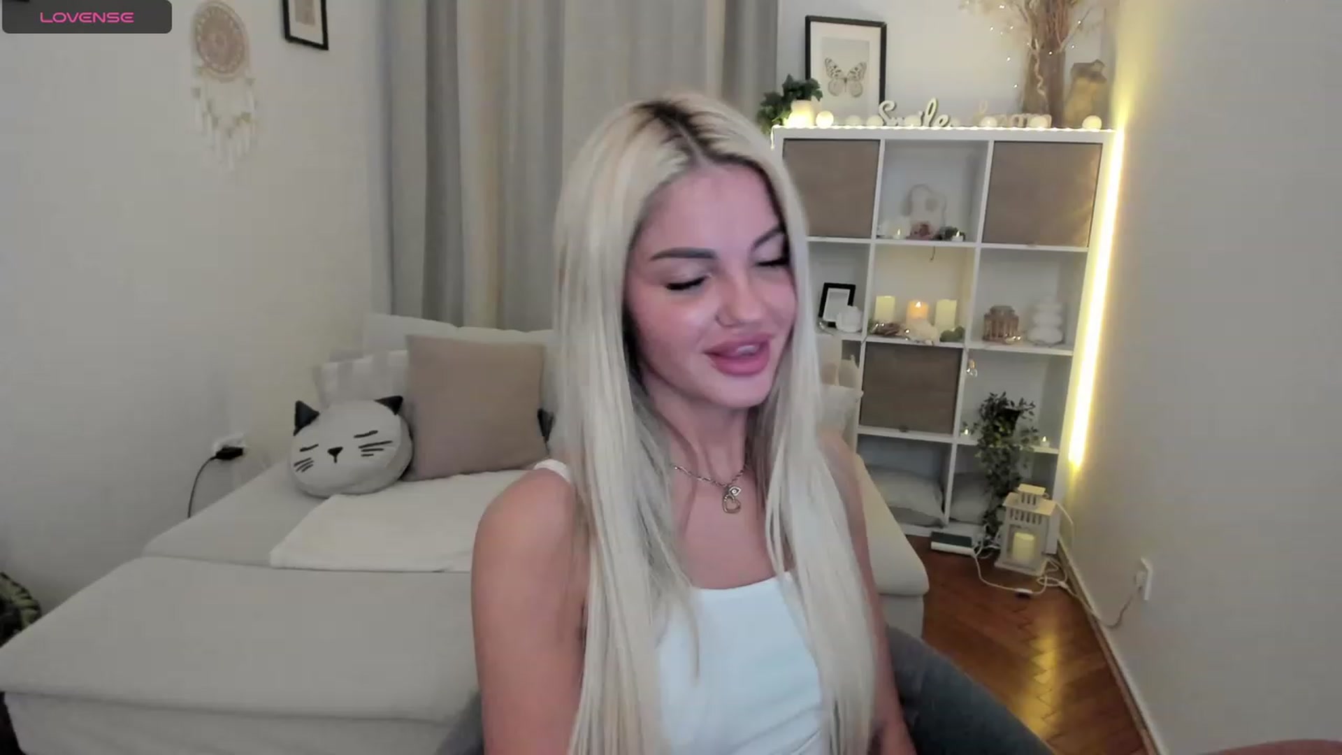 Gallery image thumbnail from NiaBlondie's myfreecams stream on, 12/07/2023, 20:31 image 13 of 20