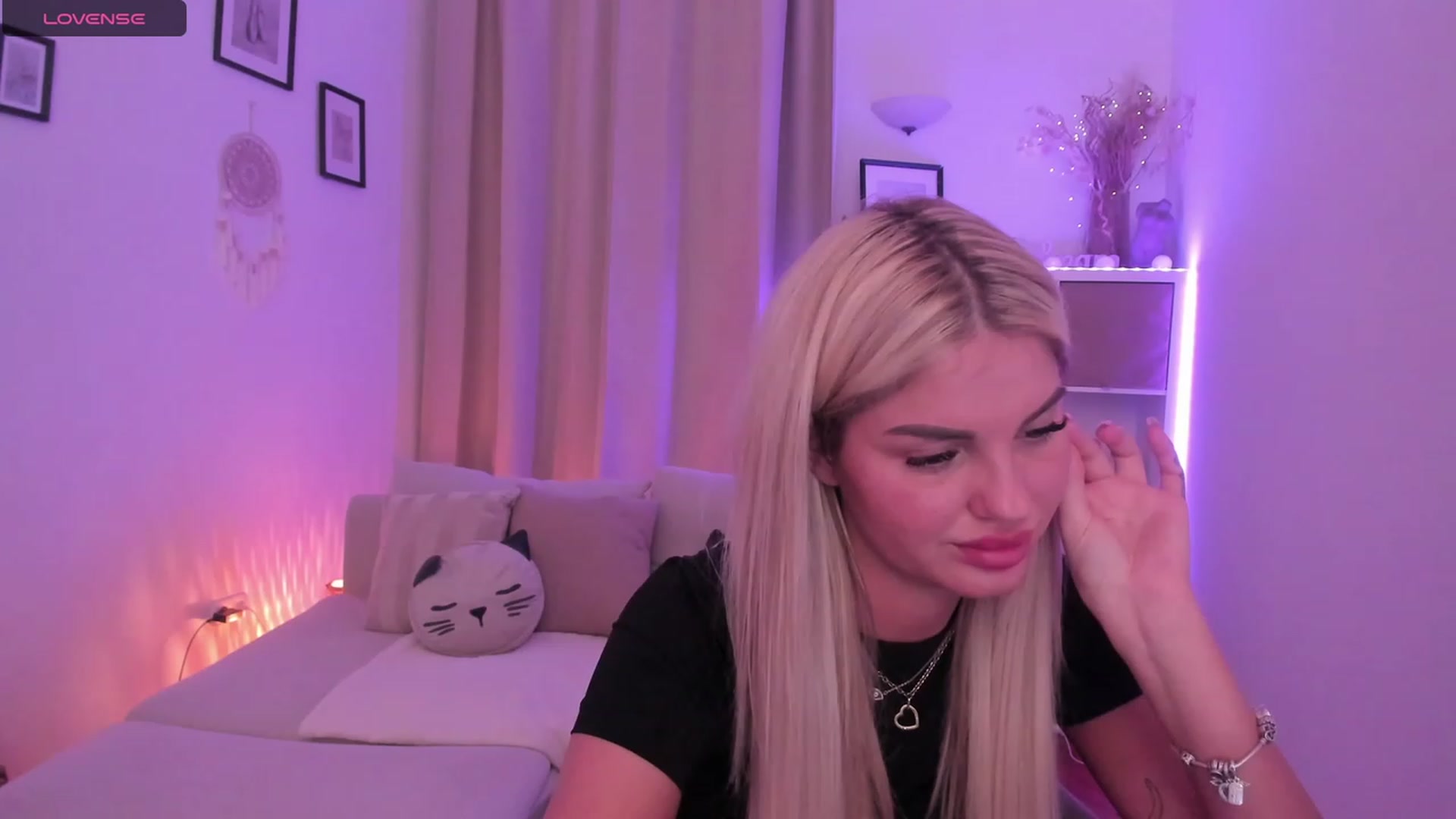 Gallery image thumbnail from NiaBlondie's myfreecams stream on, 12/11/2023, 21:34 image 14 of 20