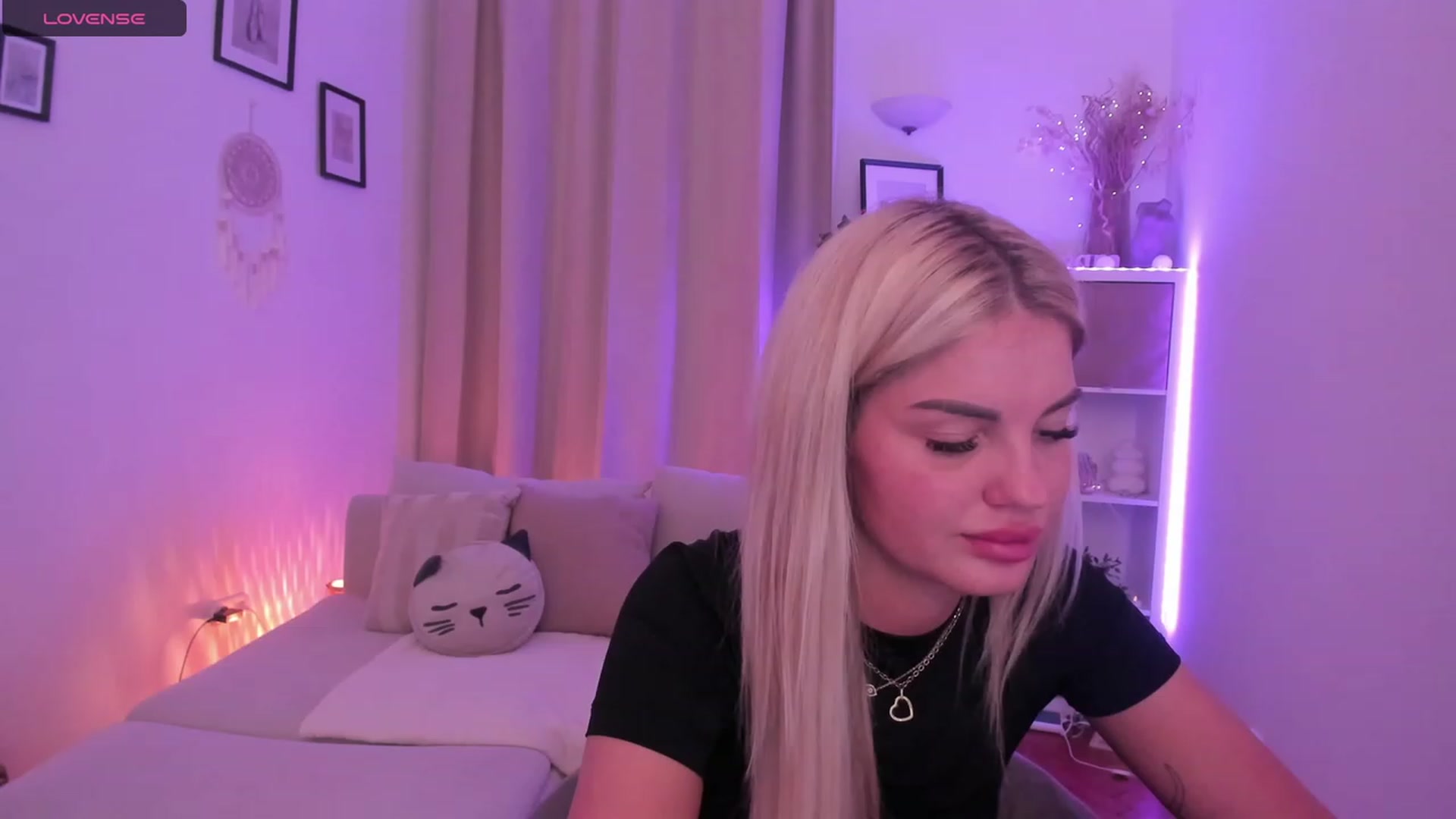 Gallery image thumbnail from NiaBlondie's myfreecams stream on, 12/11/2023, 21:34 image 12 of 20