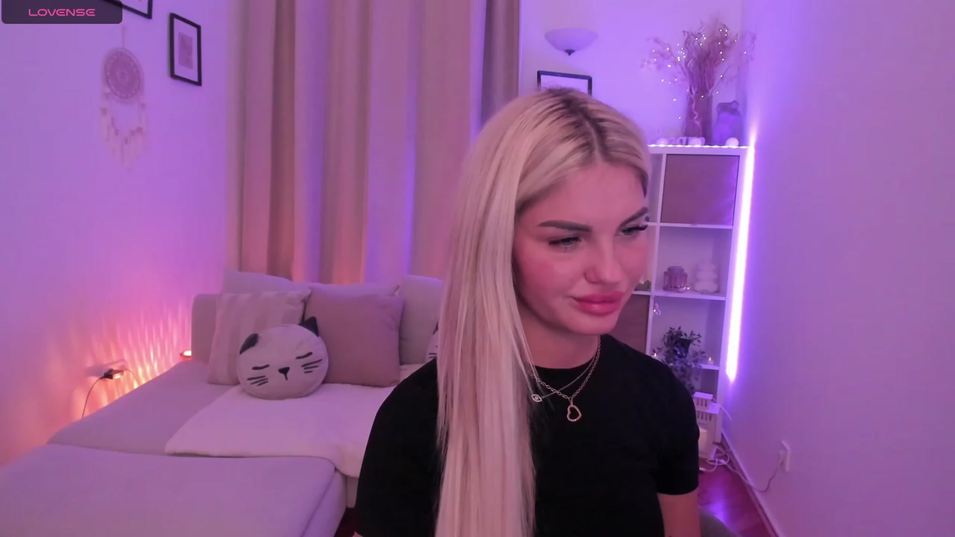 Gallery image thumbnail from NiaBlondie's myfreecams stream on, 12/11/2023, 21:34 image 3 of 20