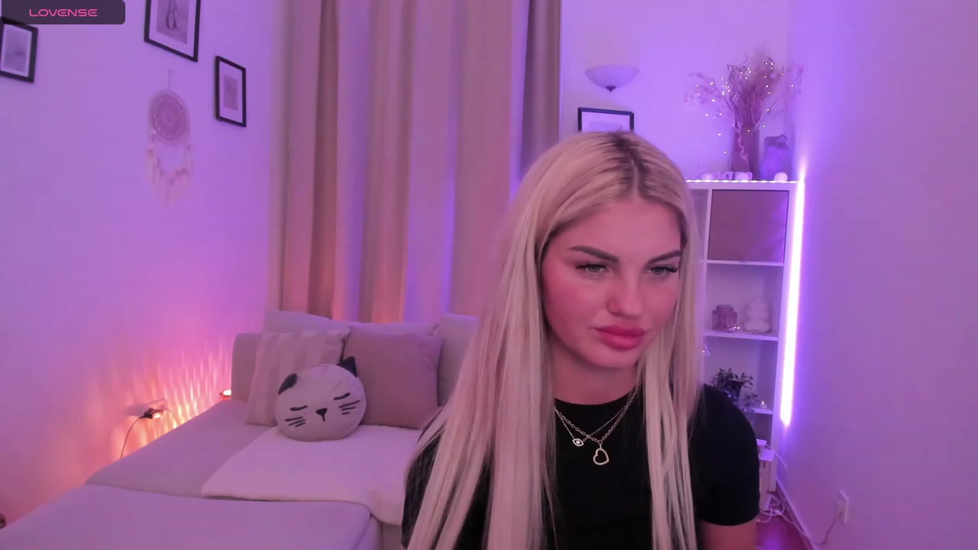 Gallery image thumbnail from NiaBlondie's myfreecams stream on, 12/11/2023, 21:34 image 20 of 20