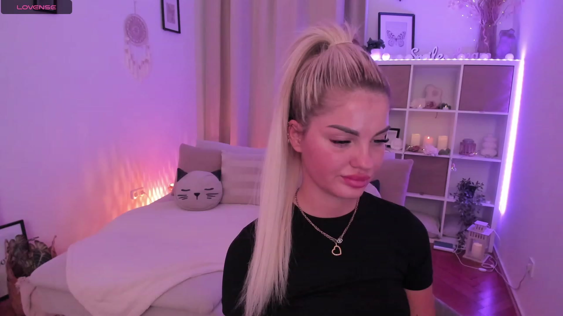 Gallery image thumbnail from NiaBlondie's myfreecams stream on, 12/16/2023, 13:39 image 8 of 20