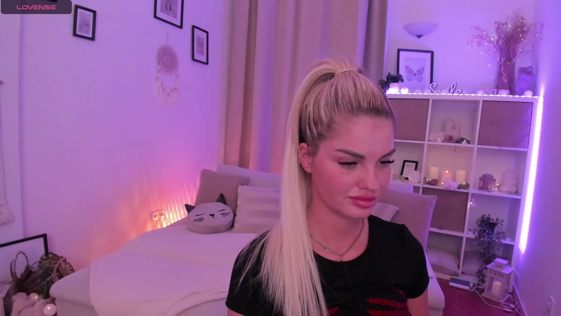 Gallery image thumbnail from NiaBlondie's myfreecams stream on, 12/18/2023, 21:30 image 4 of 20