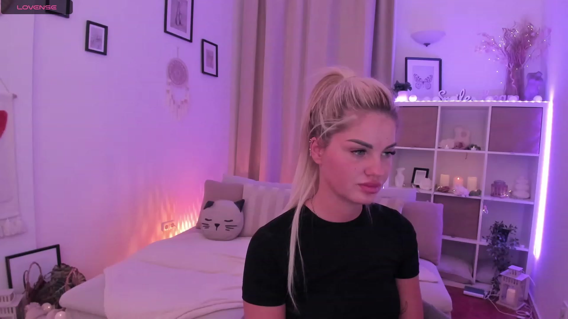 Gallery image thumbnail from NiaBlondie's myfreecams stream on, 12/22/2023, 18:37 image 1 of 20