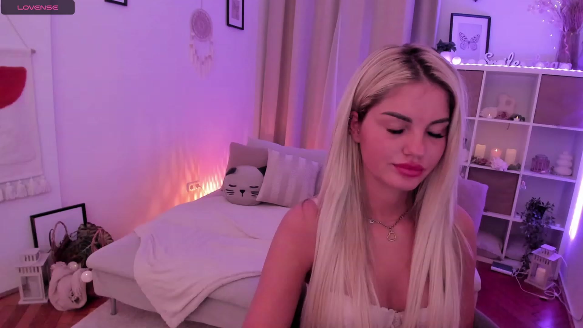 Gallery image thumbnail from NiaBlondie's myfreecams stream on, 12/28/2023, 22:05 image 18 of 20