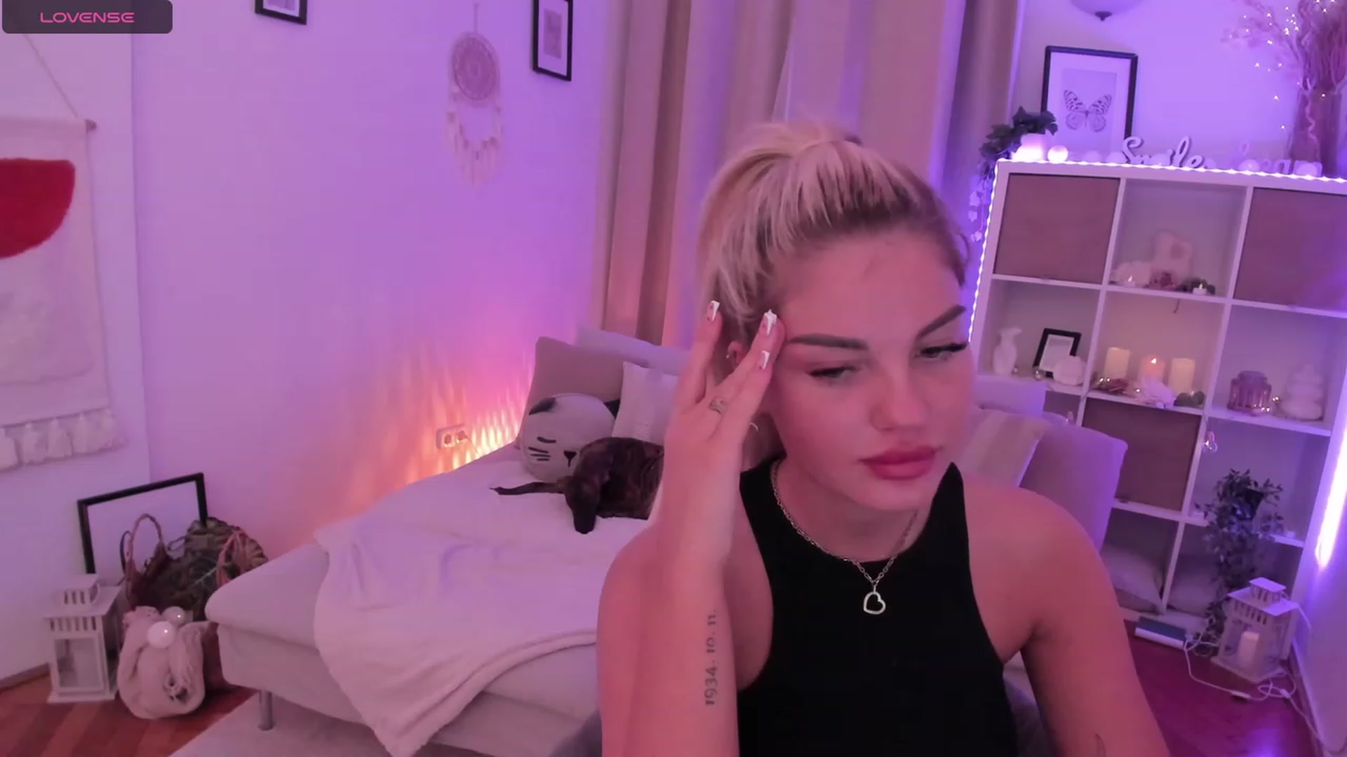 Gallery image thumbnail from NiaBlondie's myfreecams stream on, 12/29/2023, 18:40 image 1 of 20