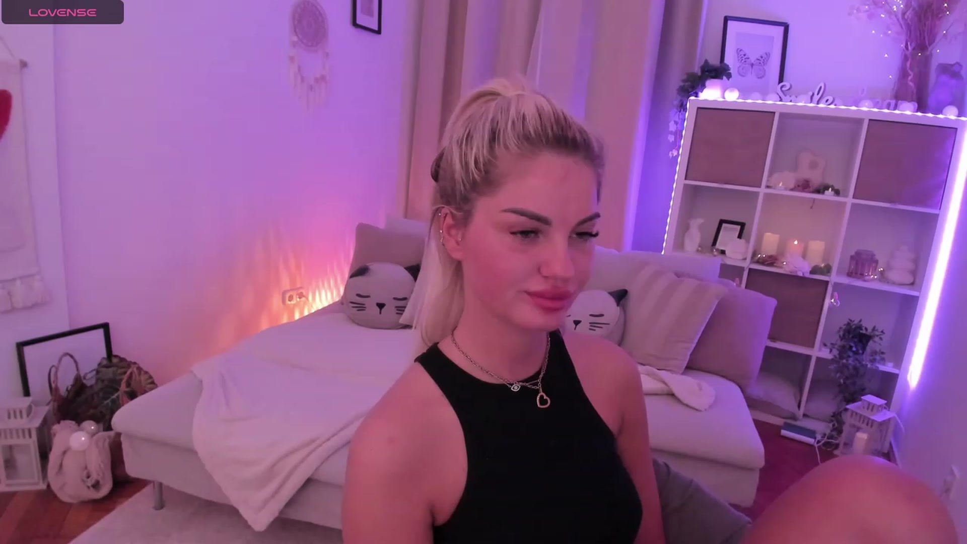 Gallery image thumbnail from NiaBlondie's myfreecams stream on, 12/29/2023, 18:40 image 12 of 20