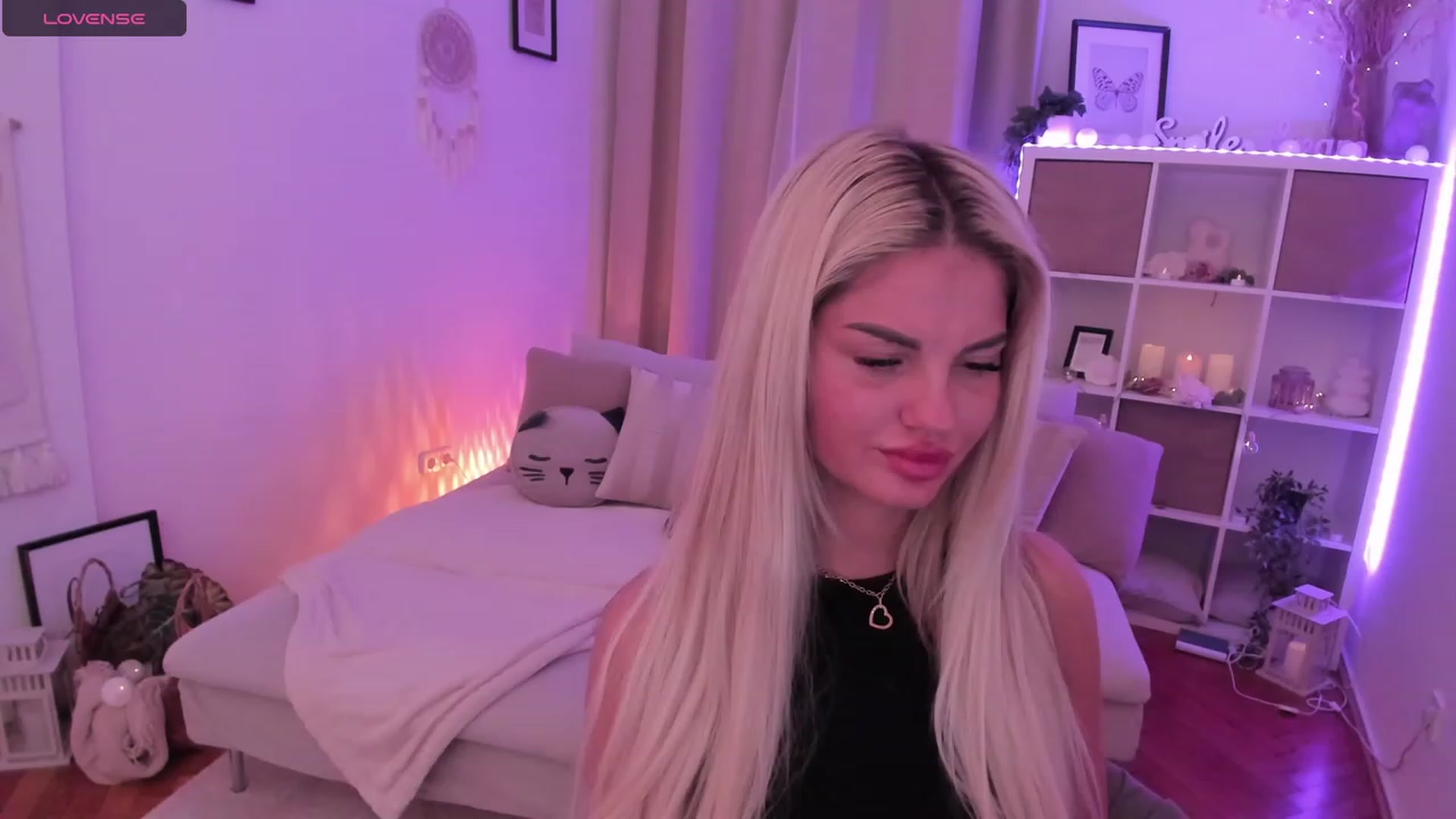 Gallery image thumbnail from NiaBlondie's myfreecams stream on, 12/29/2023, 18:40 image 20 of 20