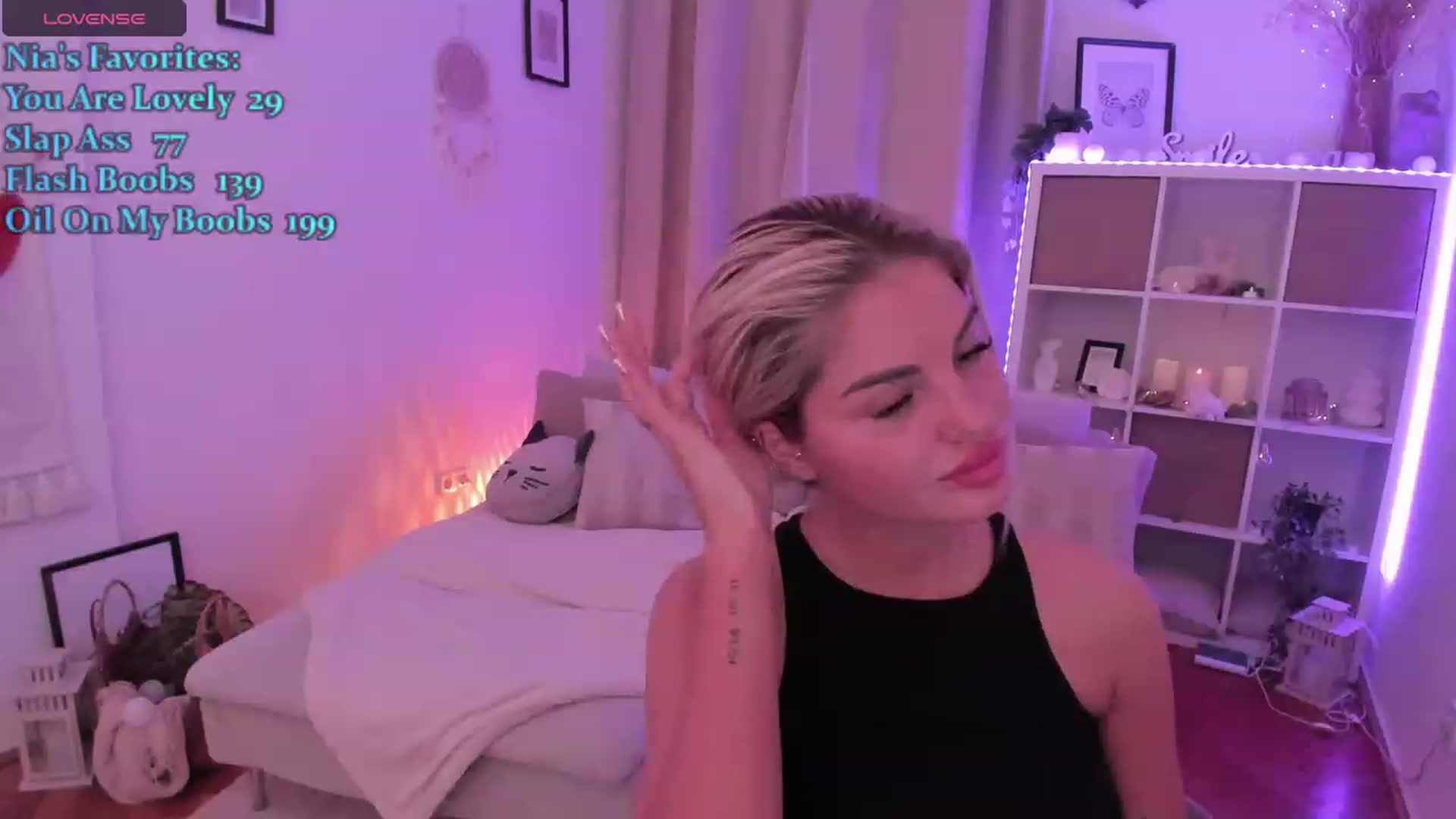 Gallery image thumbnail from NiaBlondie's myfreecams stream on, 12/30/2023, 21:23 image 18 of 20