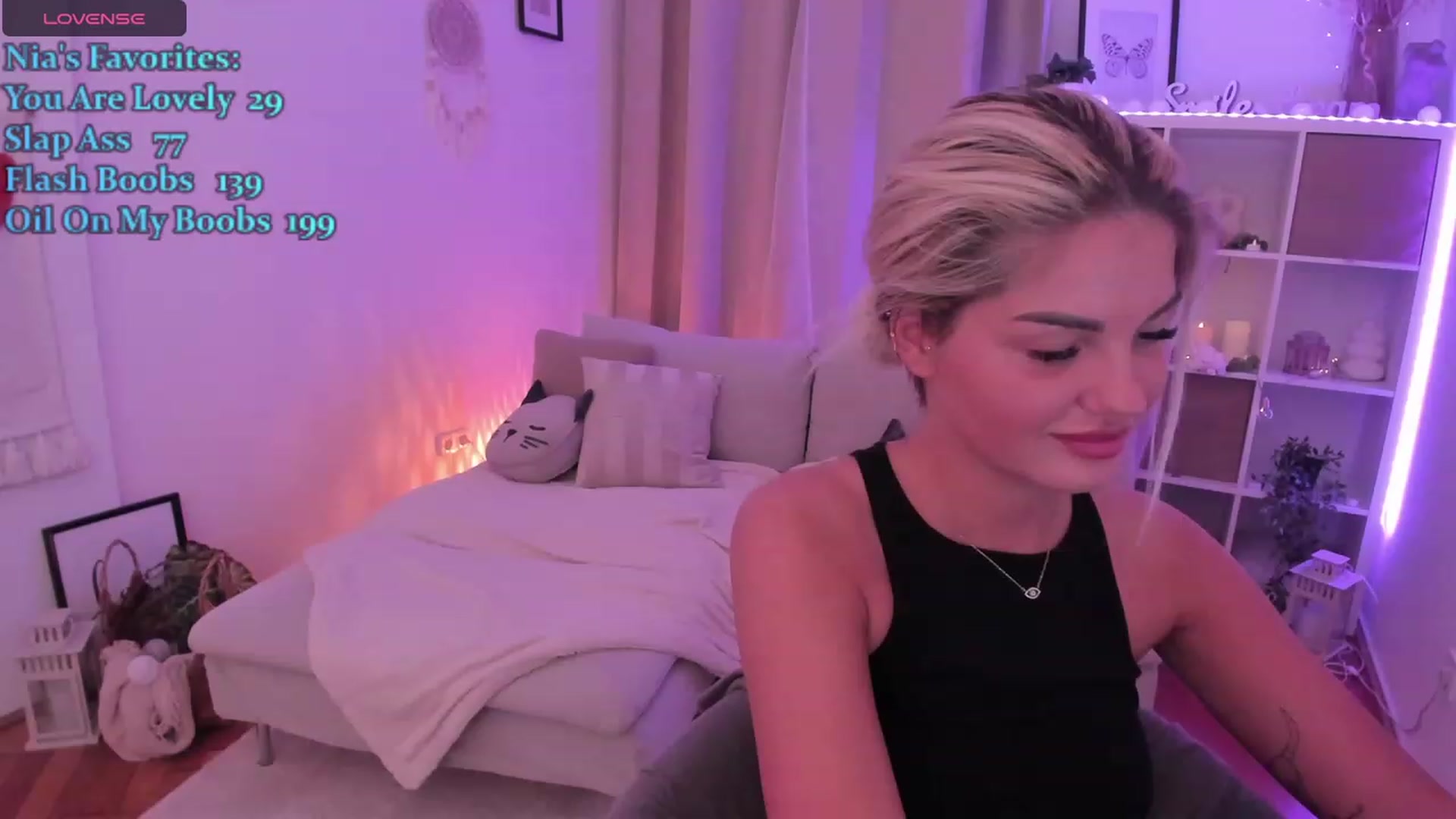 Gallery image thumbnail from NiaBlondie's myfreecams stream on, 12/30/2023, 21:23 image 3 of 20