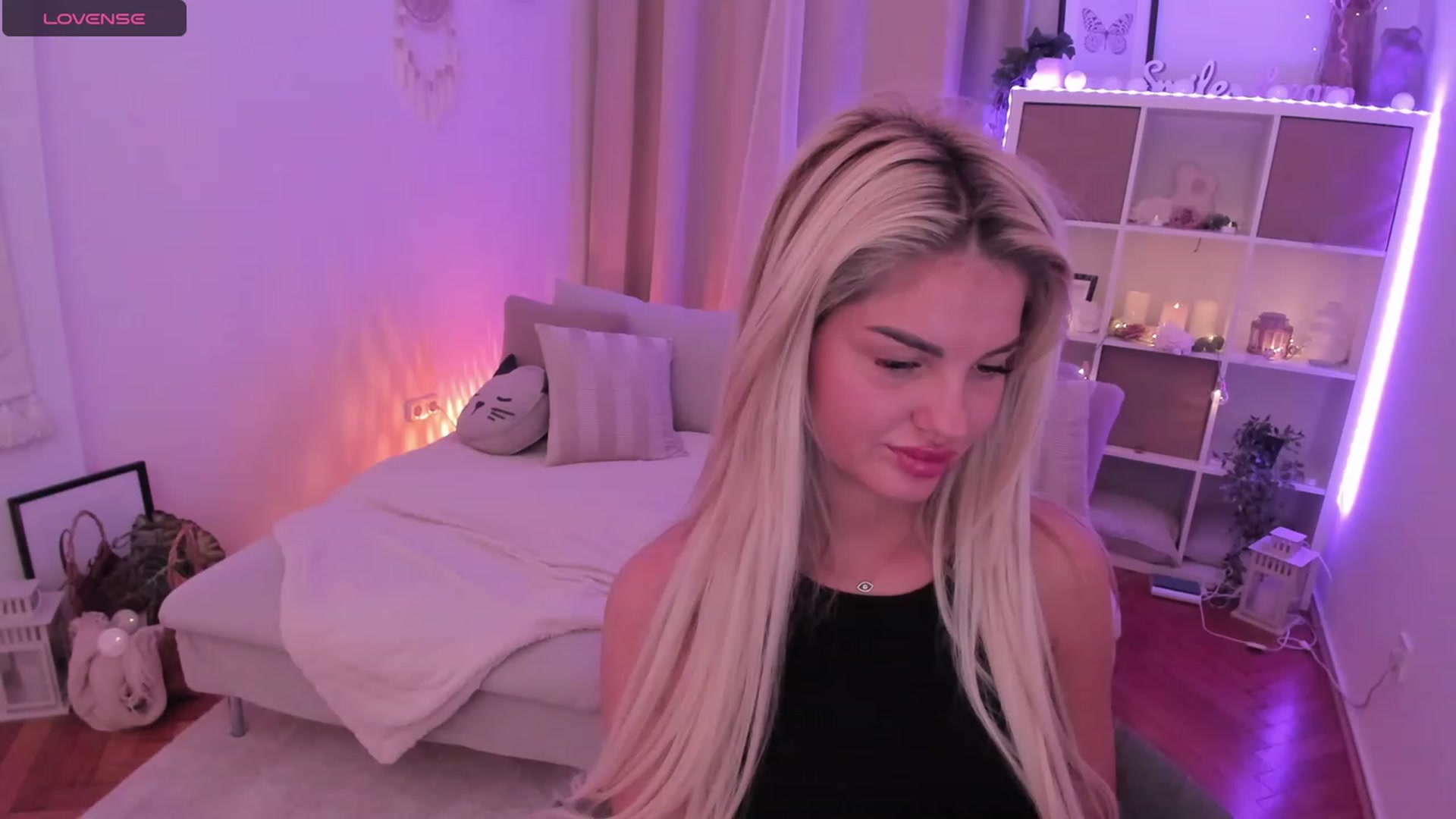Gallery image thumbnail from NiaBlondie's myfreecams stream on, 01/03/2024, 19:02 image 17 of 20