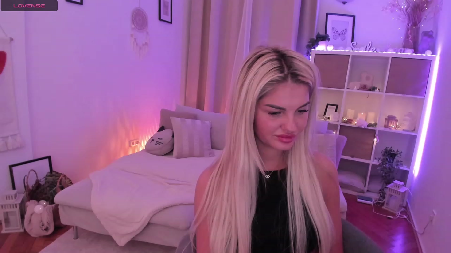 Gallery image thumbnail from NiaBlondie's myfreecams stream on, 01/03/2024, 19:02 image 15 of 20