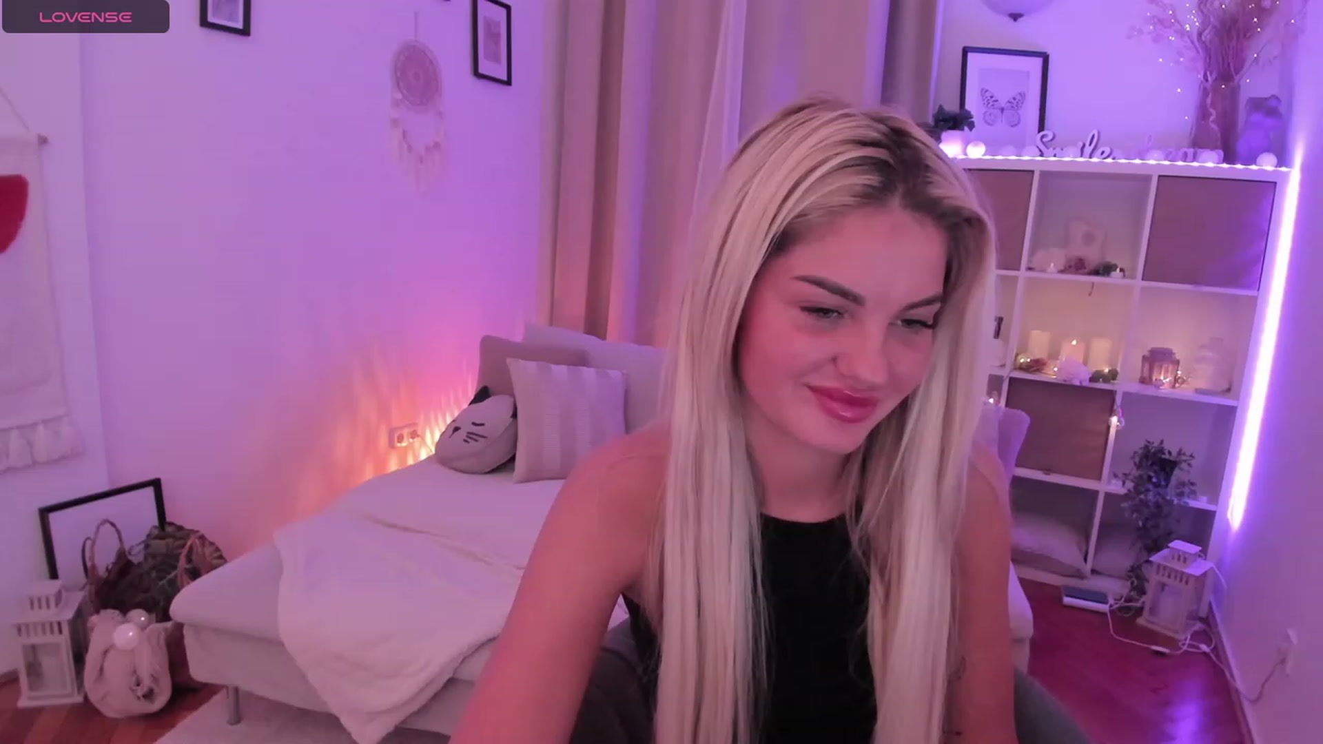 Gallery image thumbnail from NiaBlondie's myfreecams stream on, 01/03/2024, 19:02 image 20 of 20