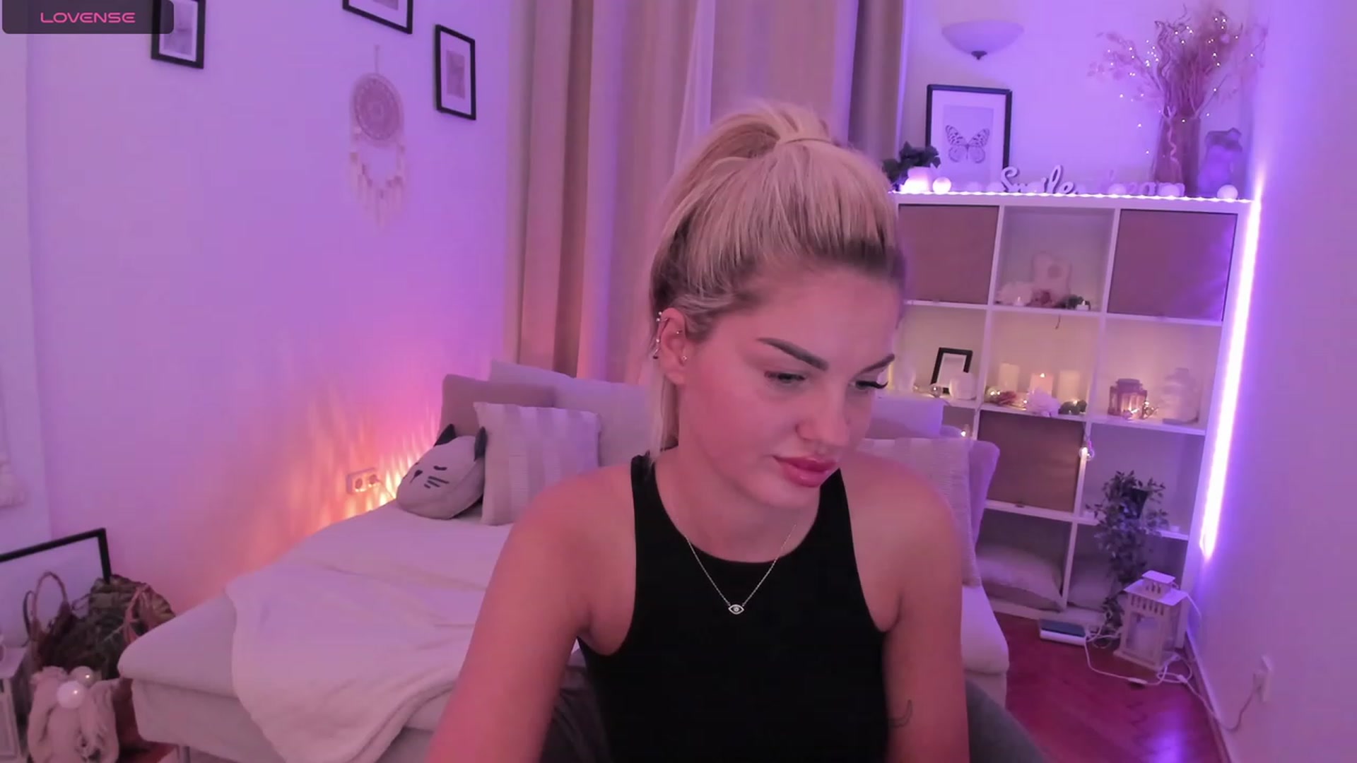Gallery image thumbnail from NiaBlondie's myfreecams stream on, 01/03/2024, 19:02 image 10 of 20