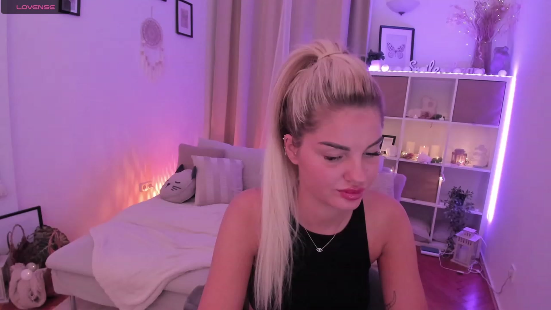 Gallery image thumbnail from NiaBlondie's myfreecams stream on, 01/03/2024, 19:02 image 4 of 20
