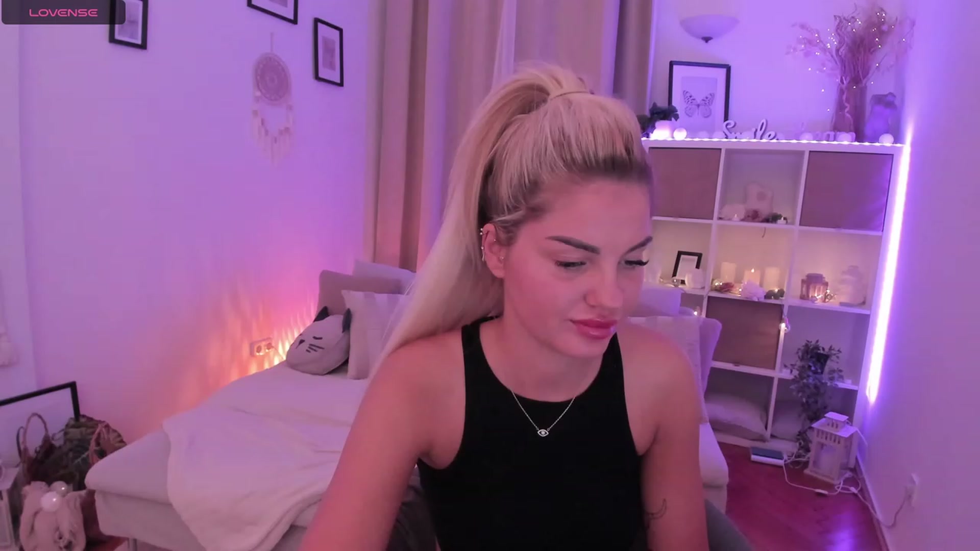 Gallery image thumbnail from NiaBlondie's myfreecams stream on, 01/03/2024, 19:02 image 8 of 20