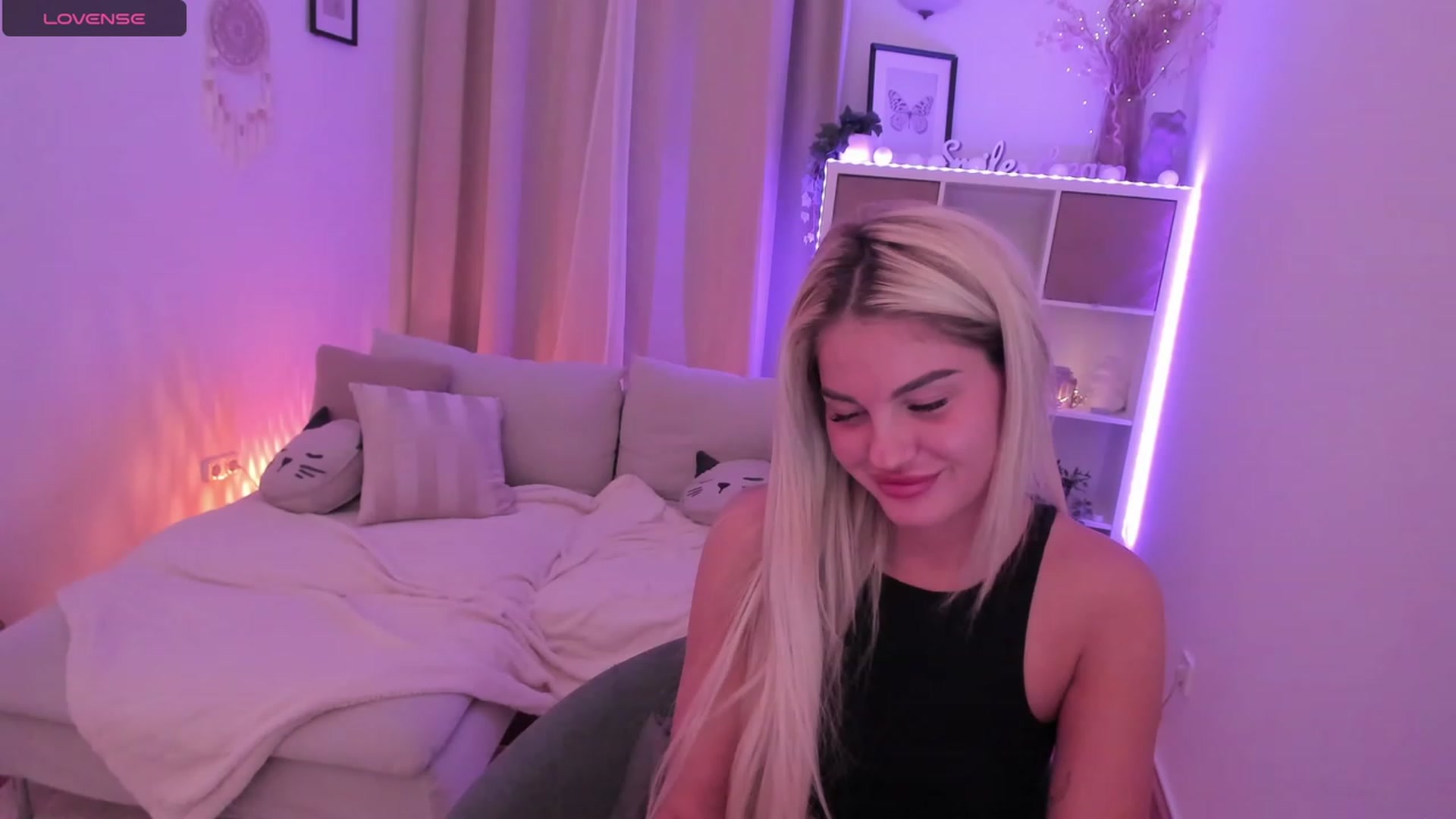 Gallery image thumbnail from NiaBlondie's myfreecams stream on, 01/03/2024, 21:09 image 12 of 20