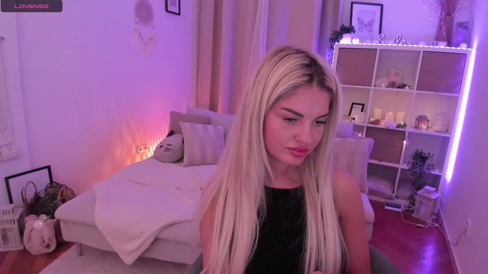 Gallery image thumbnail from NiaBlondie's myfreecams stream on, 01/03/2024, 21:09 image 3 of 20