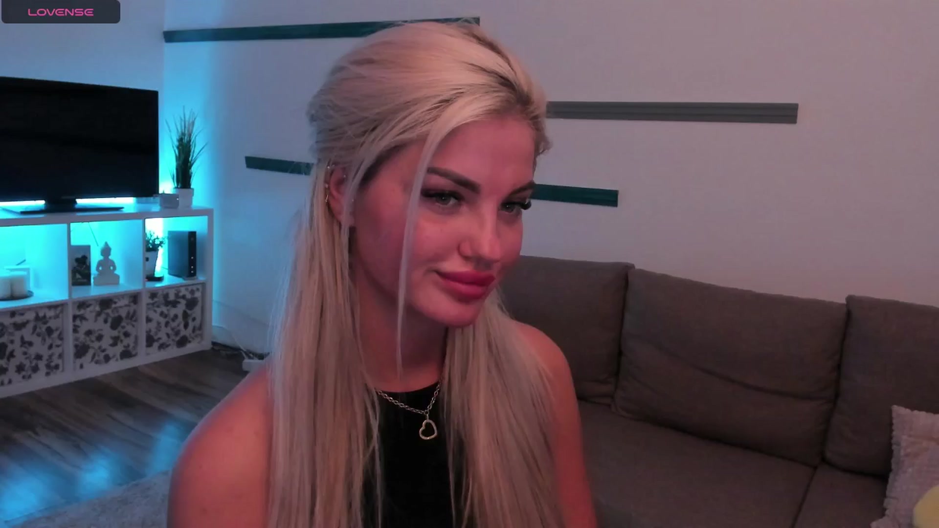 Gallery image thumbnail from NiaBlondie's myfreecams stream on, 06/19/2024, 20:40 image 2 of 20