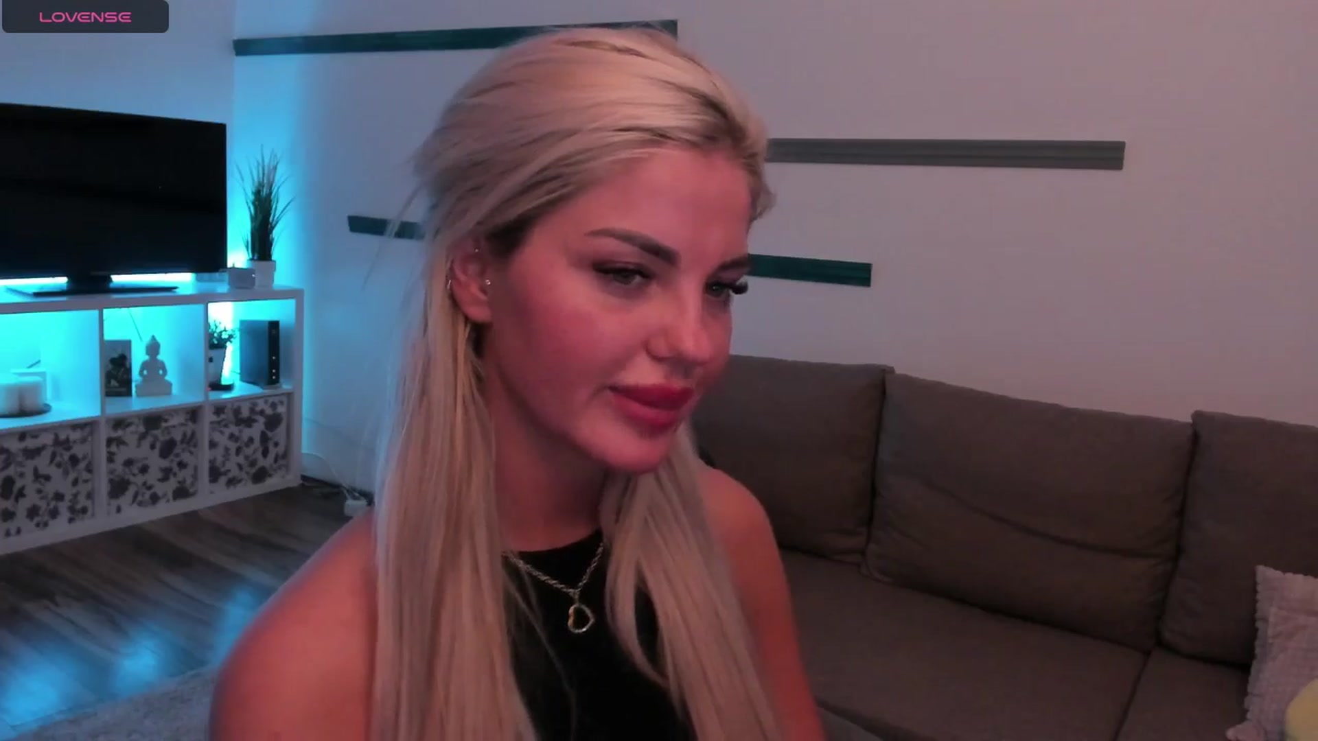 Gallery image thumbnail from NiaBlondie's myfreecams stream on, 06/19/2024, 20:40 image 4 of 20