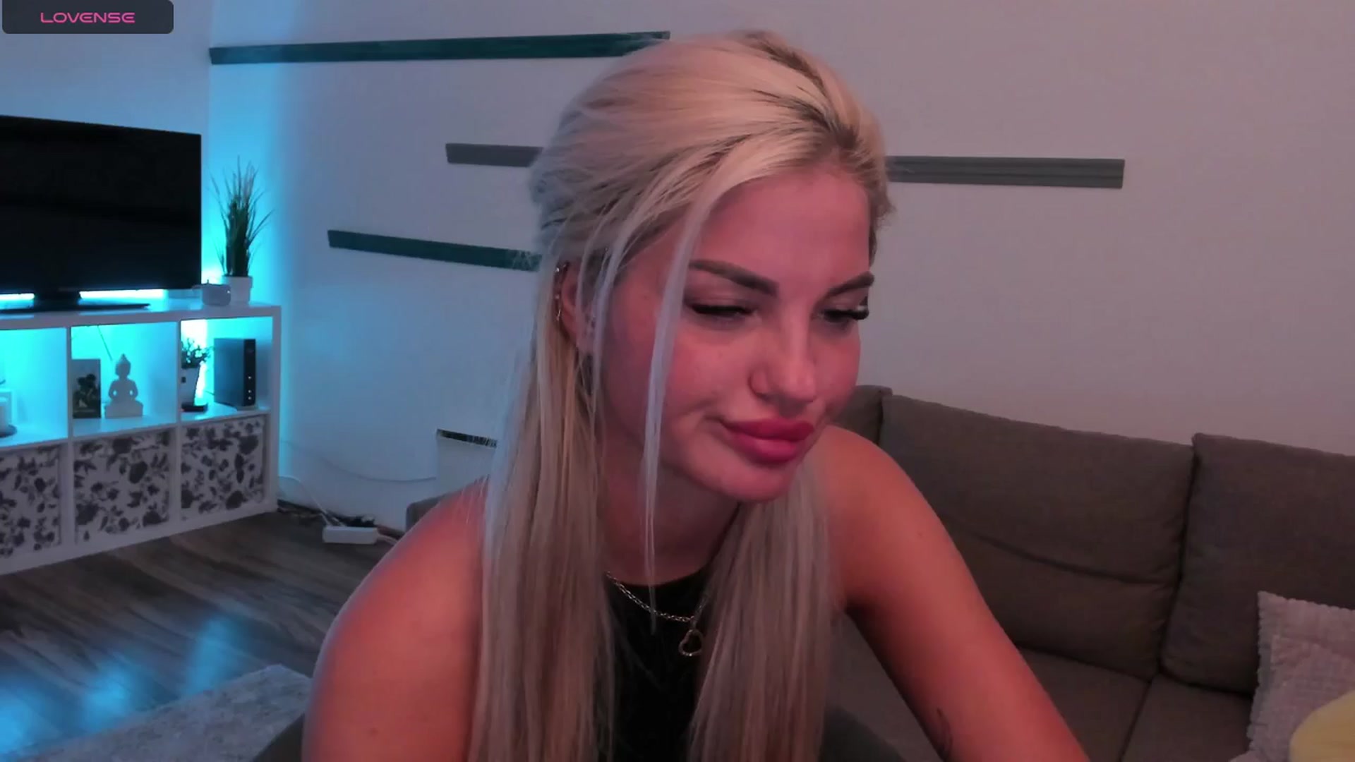 Gallery image thumbnail from NiaBlondie's myfreecams stream on, 06/19/2024, 20:40 image 1 of 20