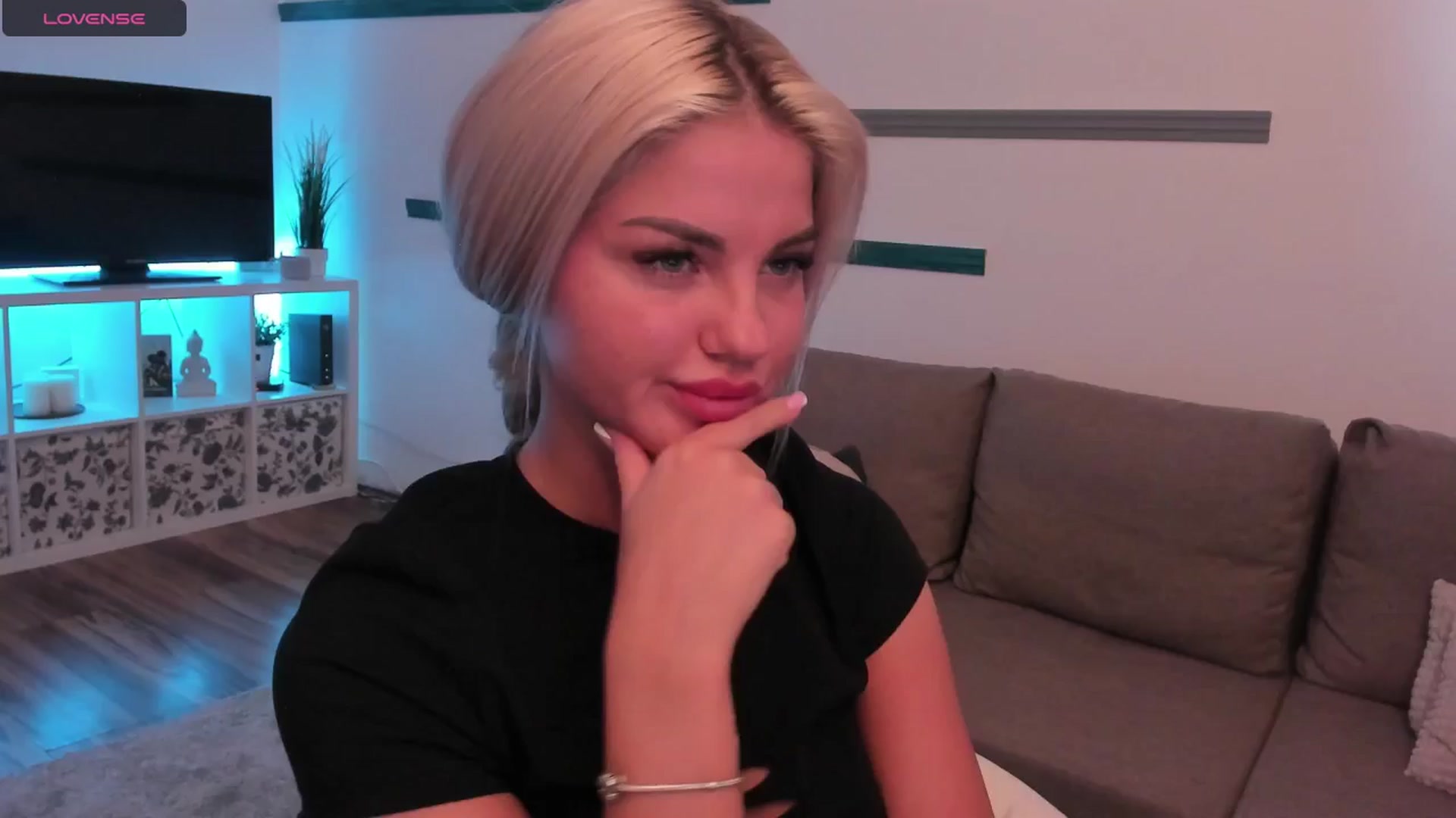 Gallery image thumbnail from NiaBlondie's myfreecams stream on, 06/23/2024, 16:52 image 11 of 20