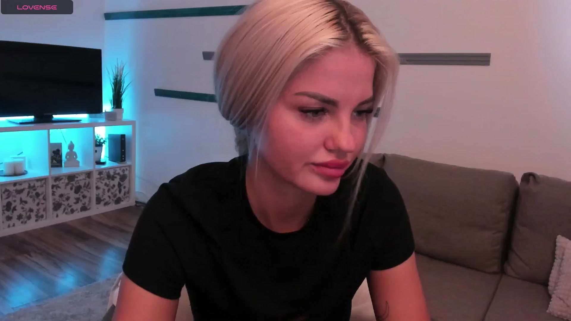 Gallery image thumbnail from NiaBlondie's myfreecams stream on, 06/23/2024, 16:52 image 17 of 20