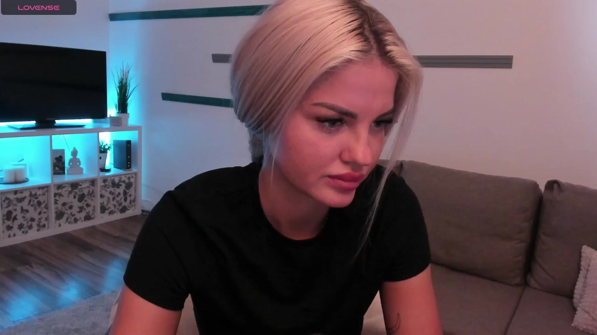Gallery image thumbnail from NiaBlondie's myfreecams stream on, 06/23/2024, 16:52 image 16 of 20
