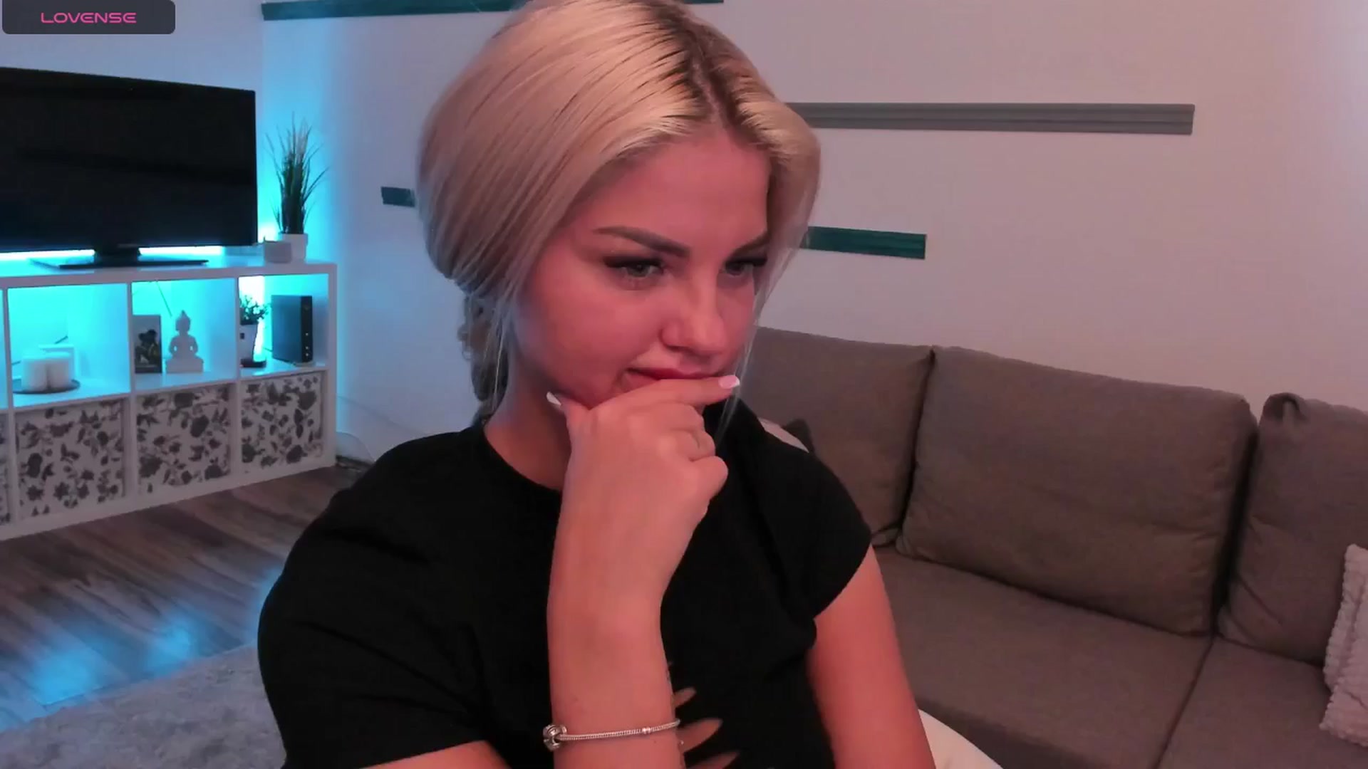 Gallery image thumbnail from NiaBlondie's myfreecams stream on, 06/23/2024, 16:52 image 12 of 20
